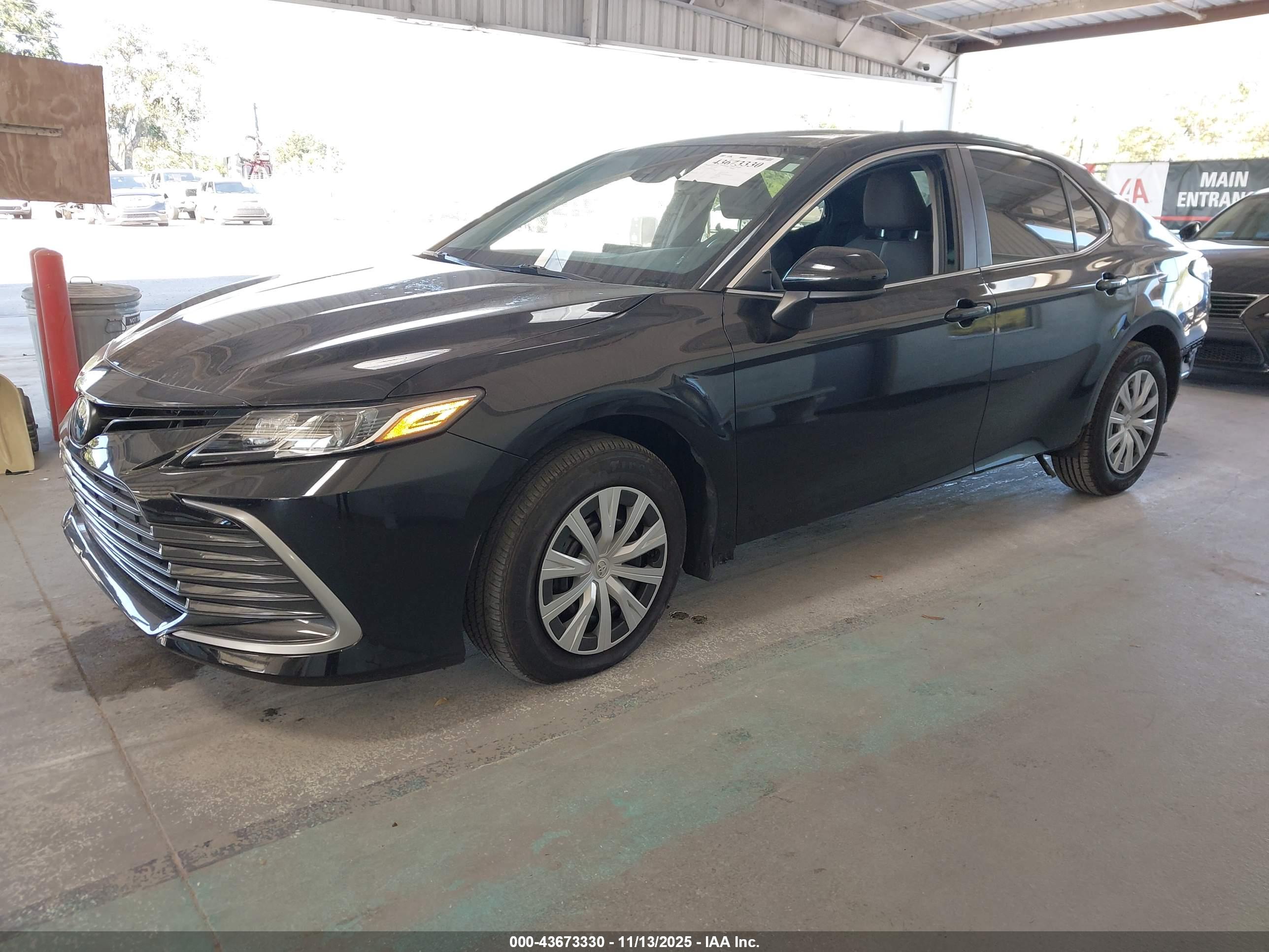 TOYOTA CAMRY image 2