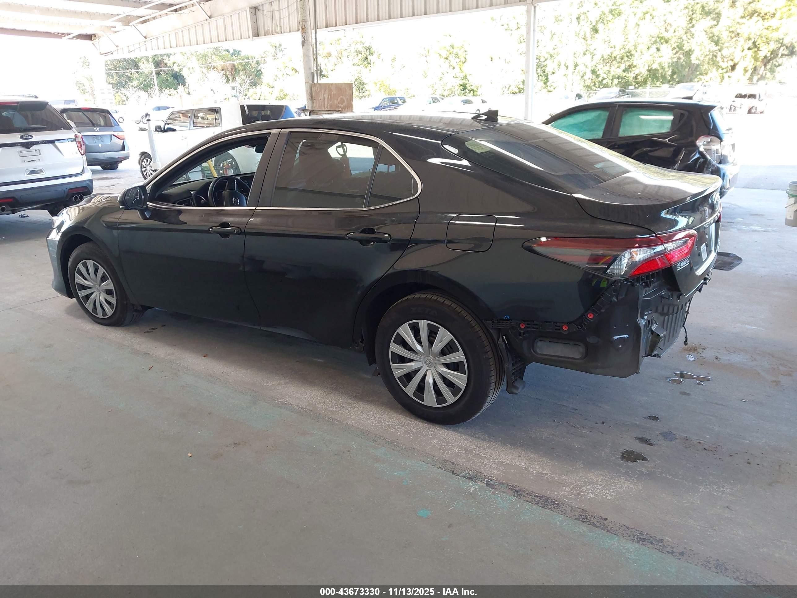 TOYOTA CAMRY image 3