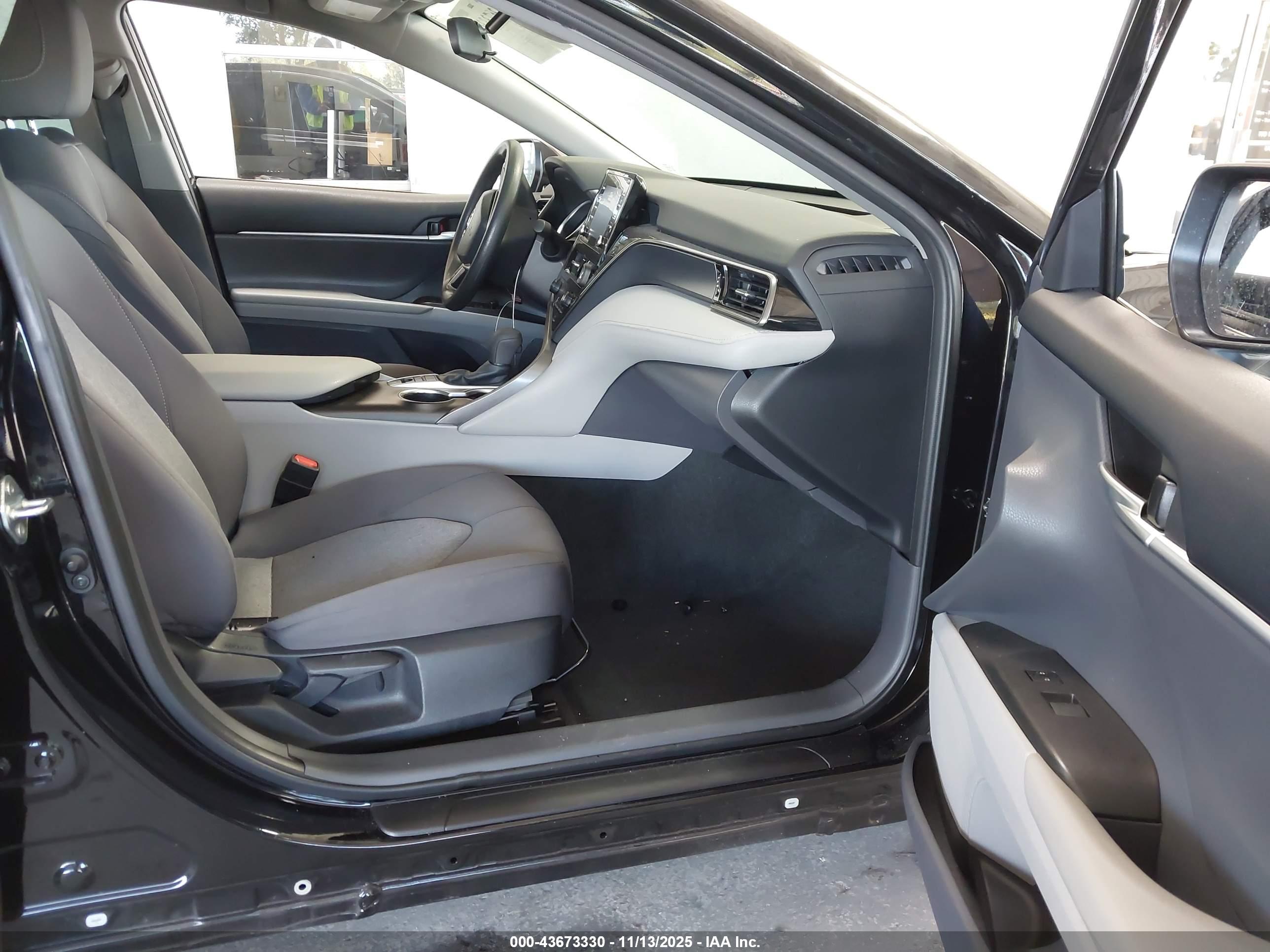 TOYOTA CAMRY image 5