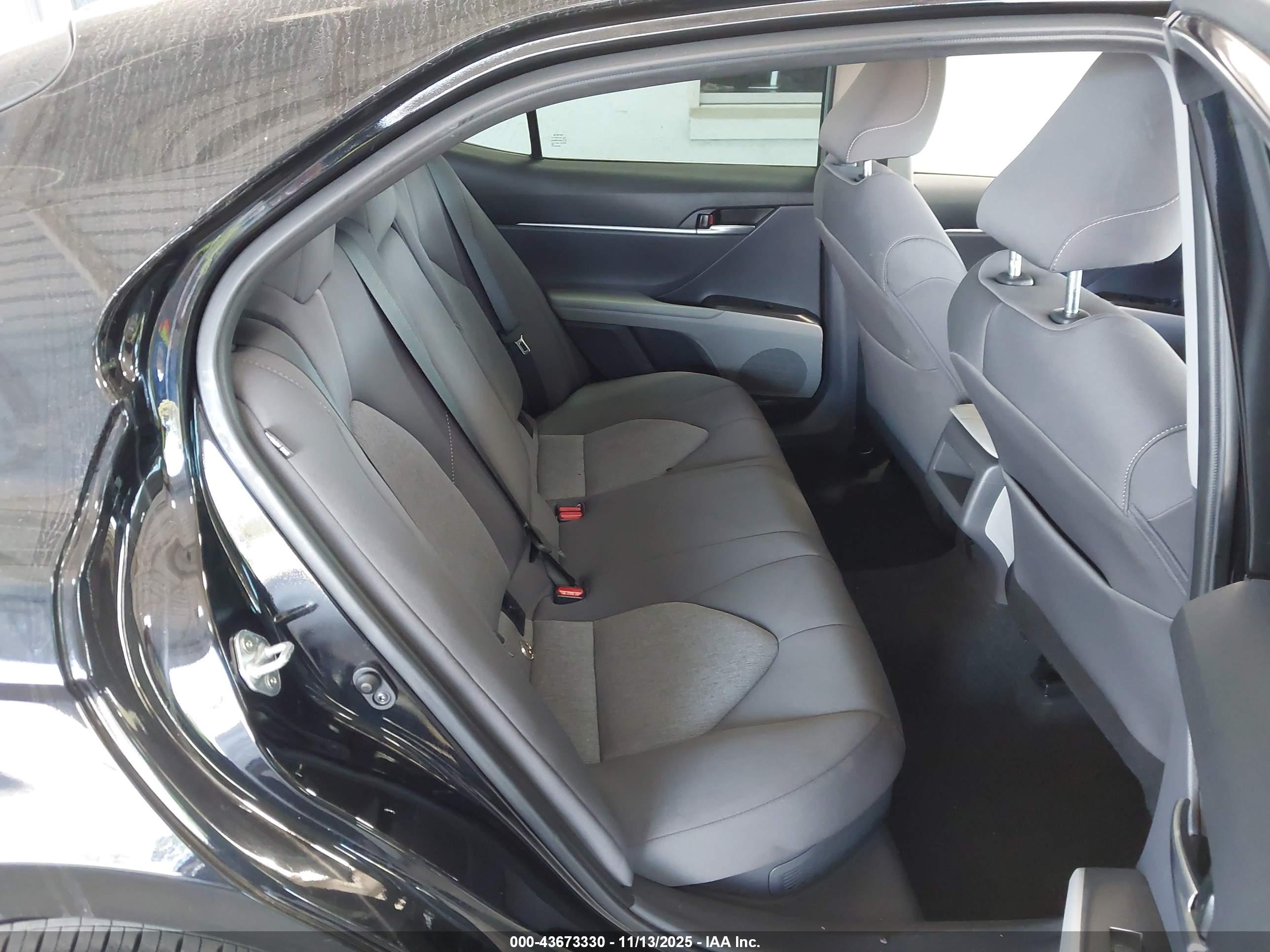 TOYOTA CAMRY image 8