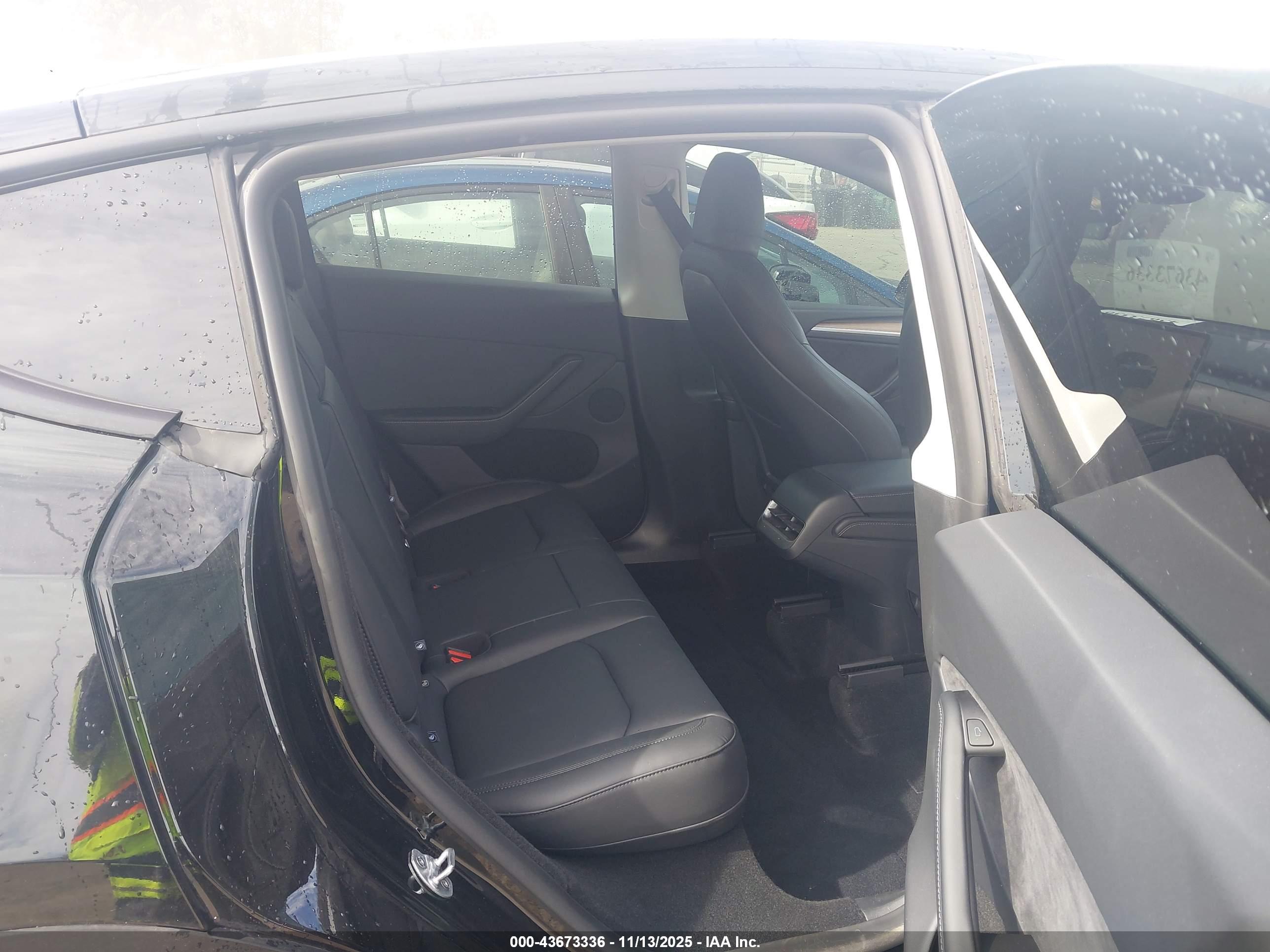 TESLA MODEL image 8