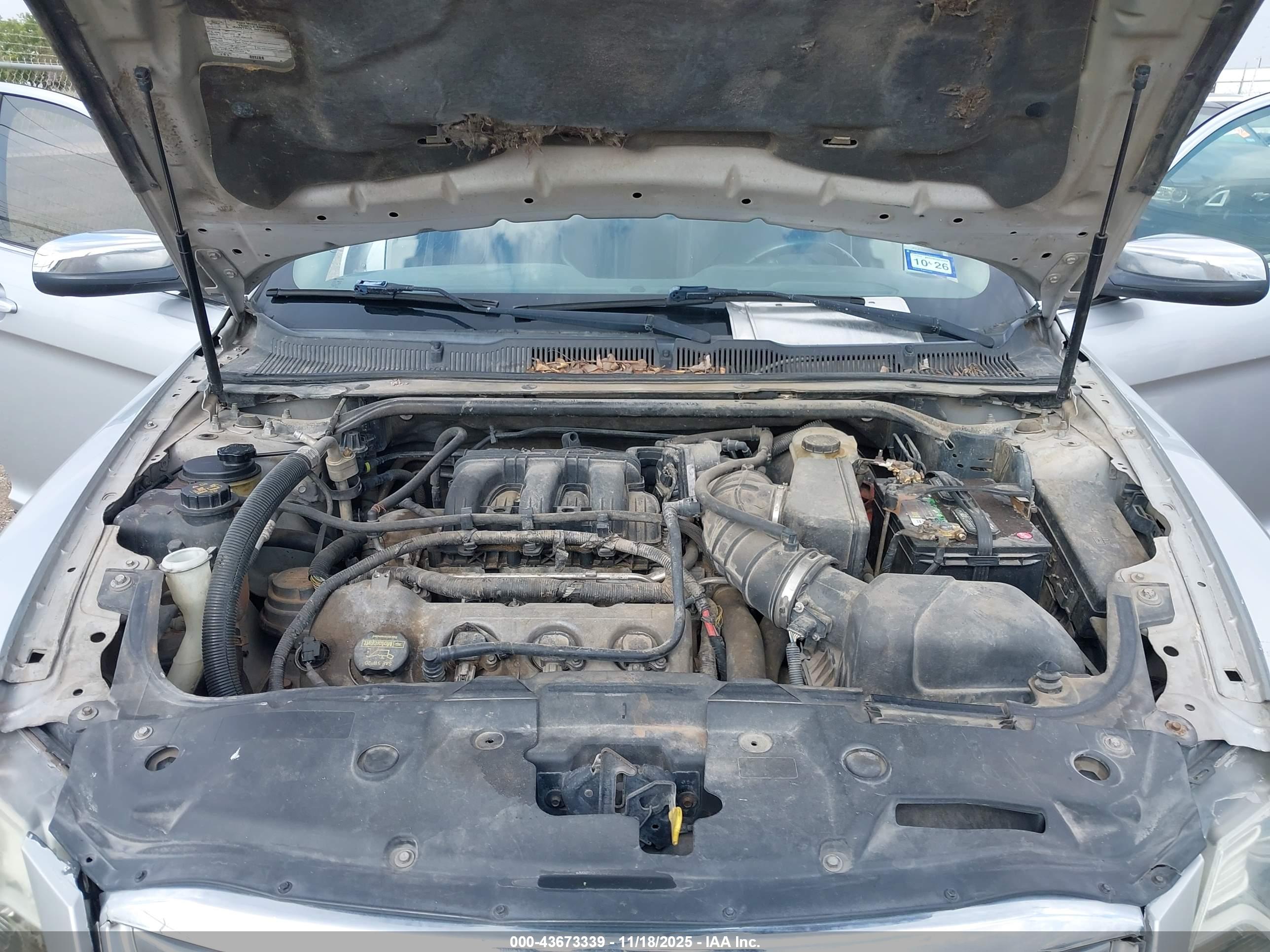 FORD TAURUS image 10