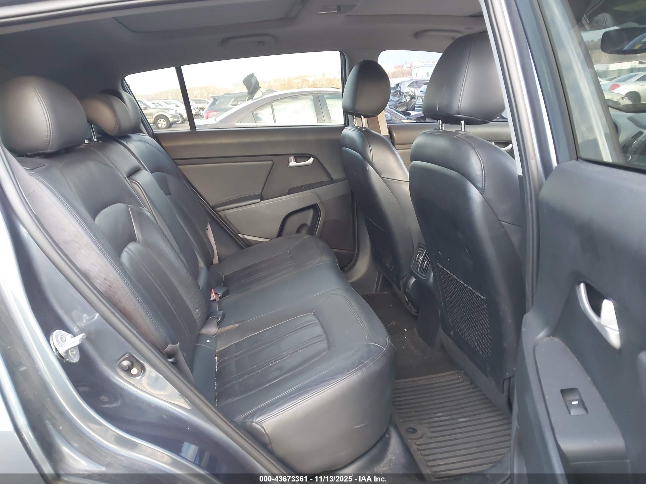 KIA SPORTAGE image 8