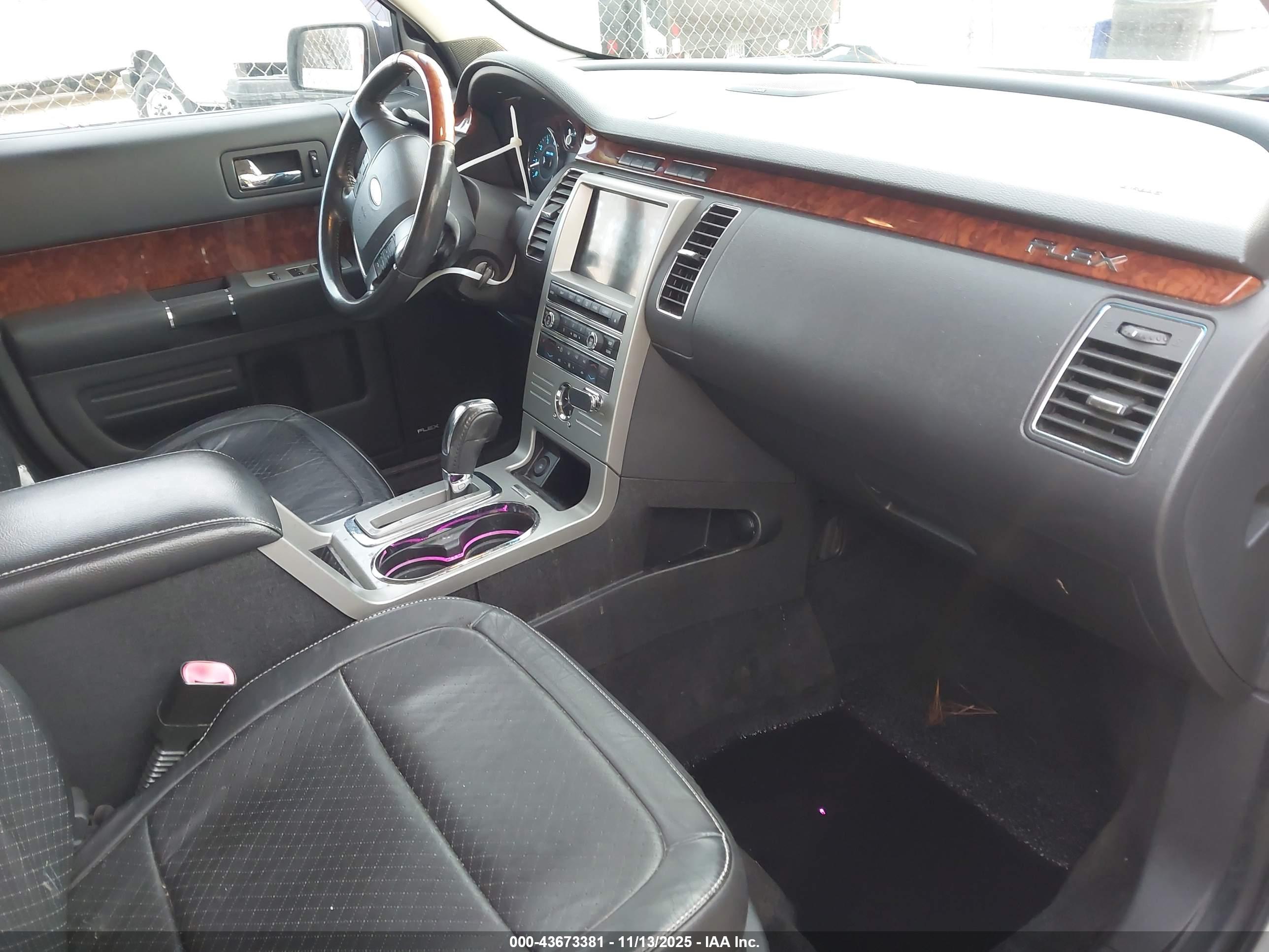 FORD FLEX image 5