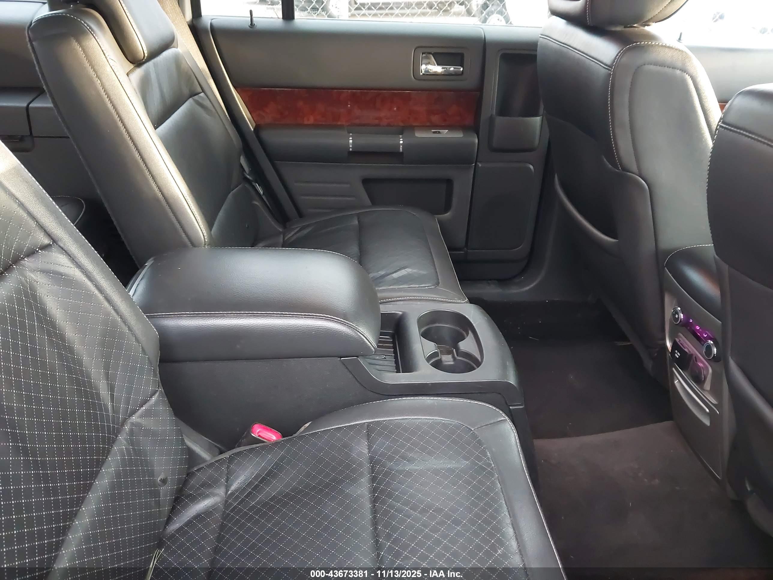FORD FLEX image 8