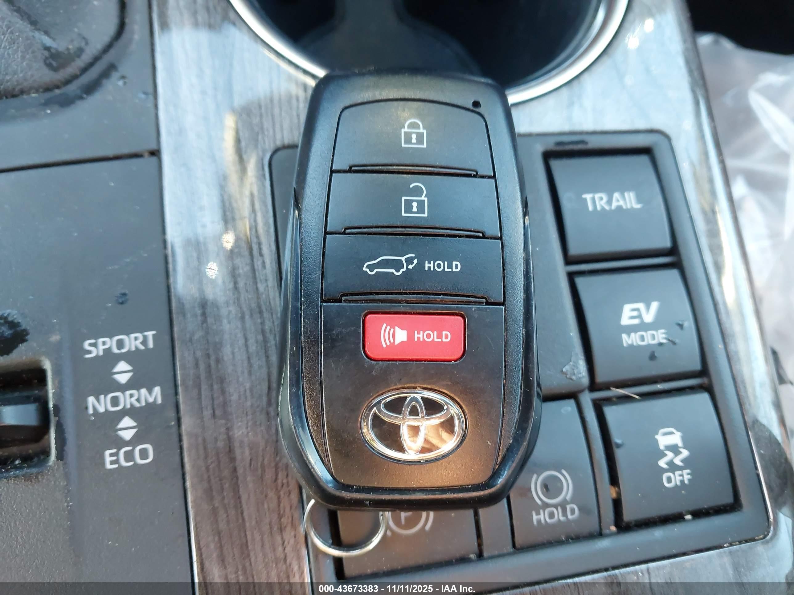 TOYOTA HIGHLANDER image 11