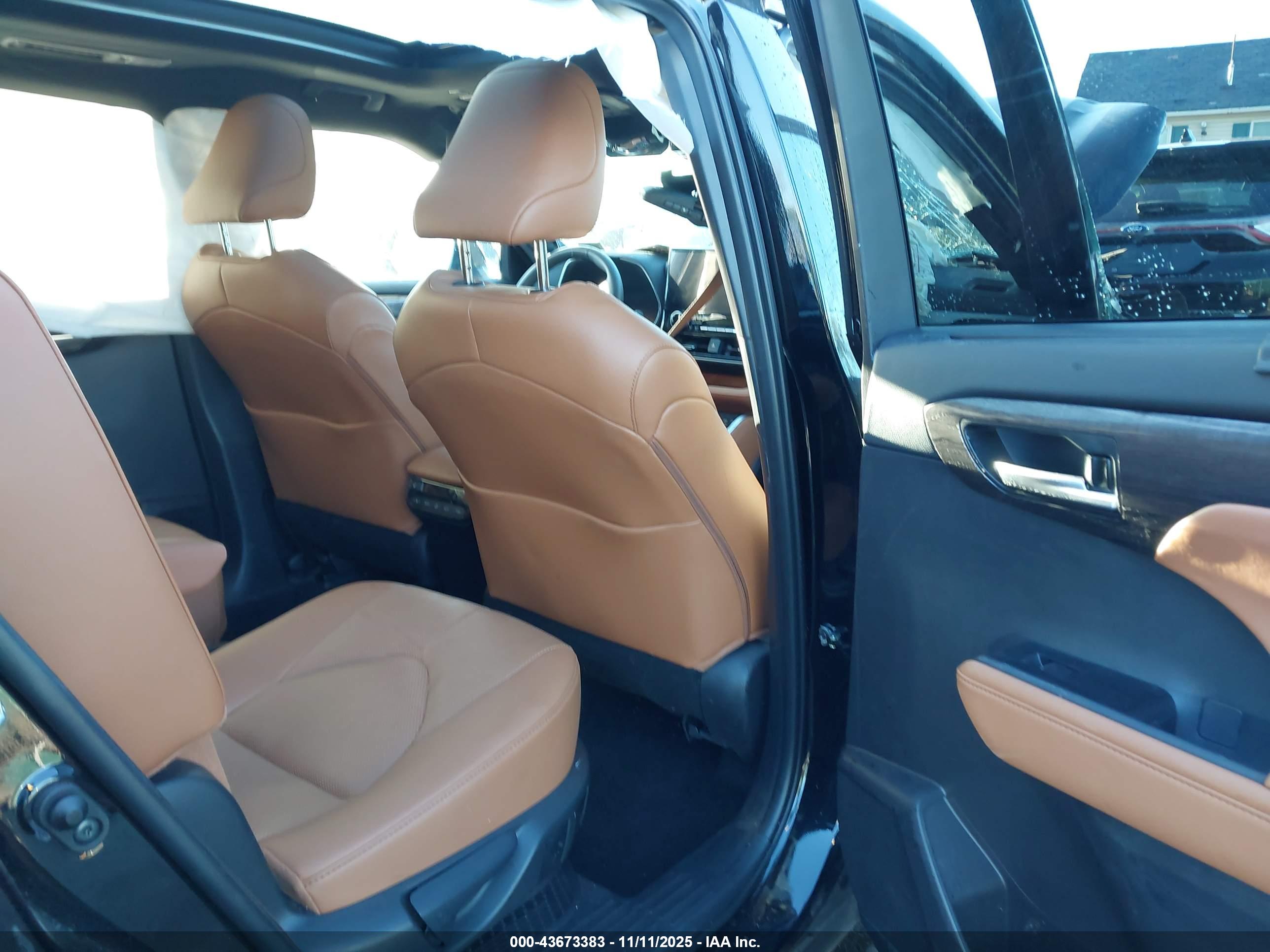 TOYOTA HIGHLANDER image 8