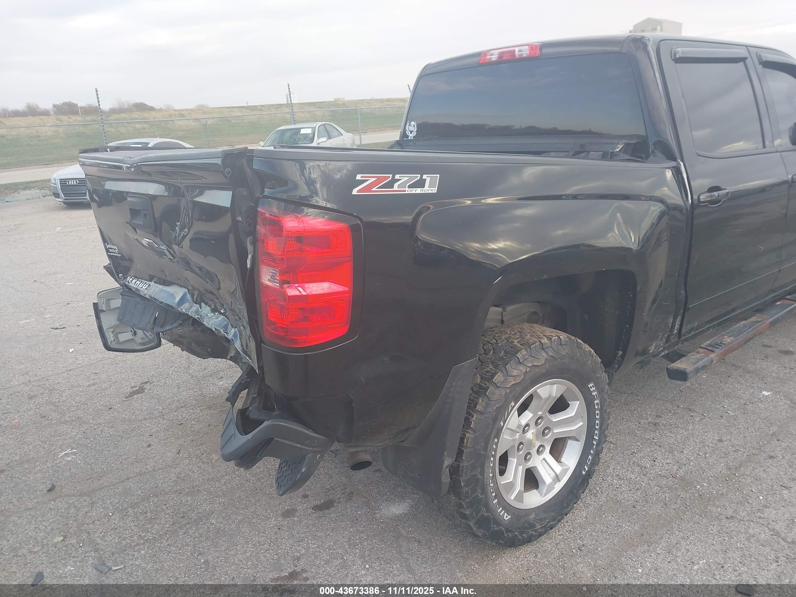 CHEVROLET SILVERADO image 6