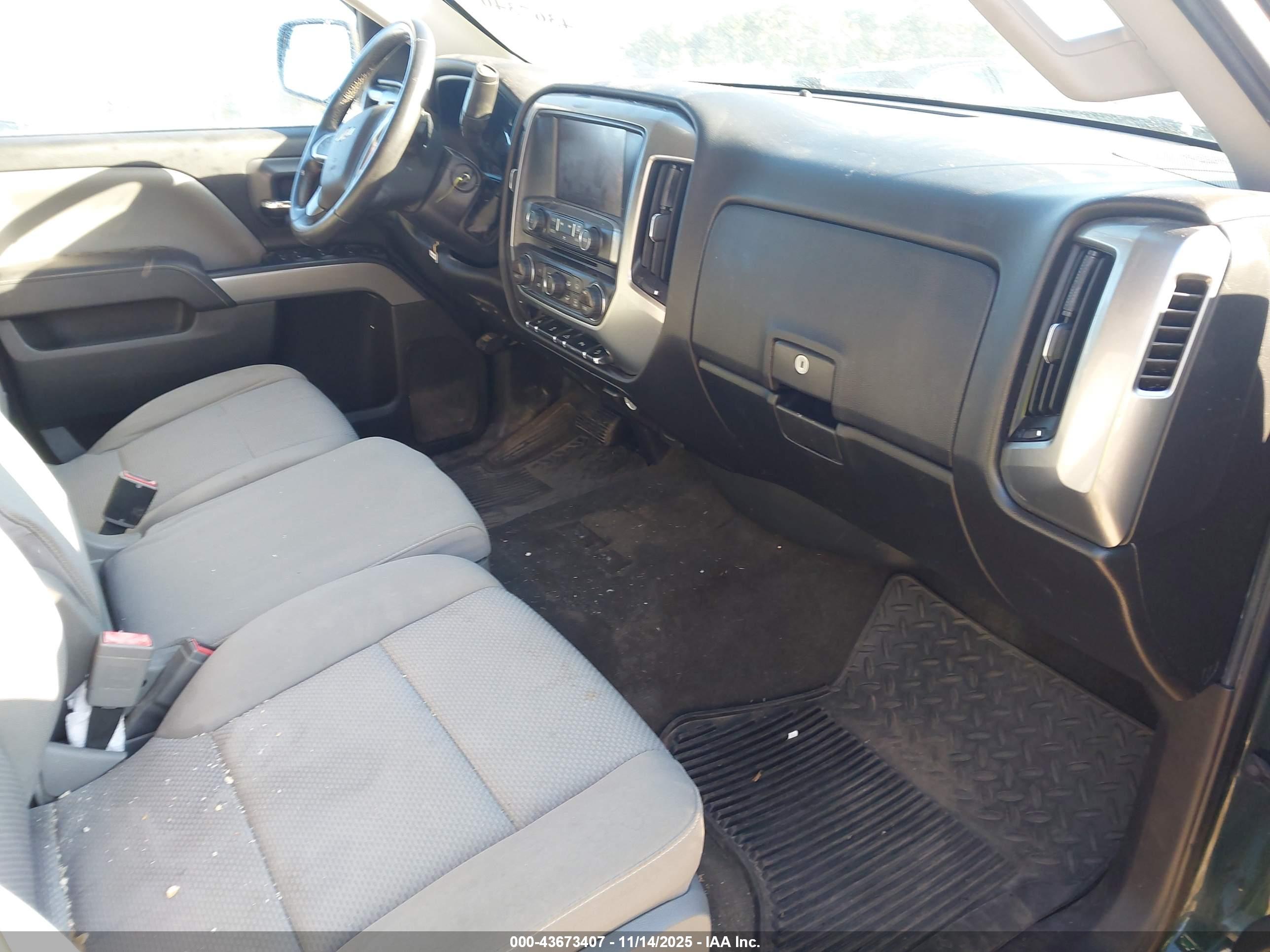 CHEVROLET SILVERADO image 5