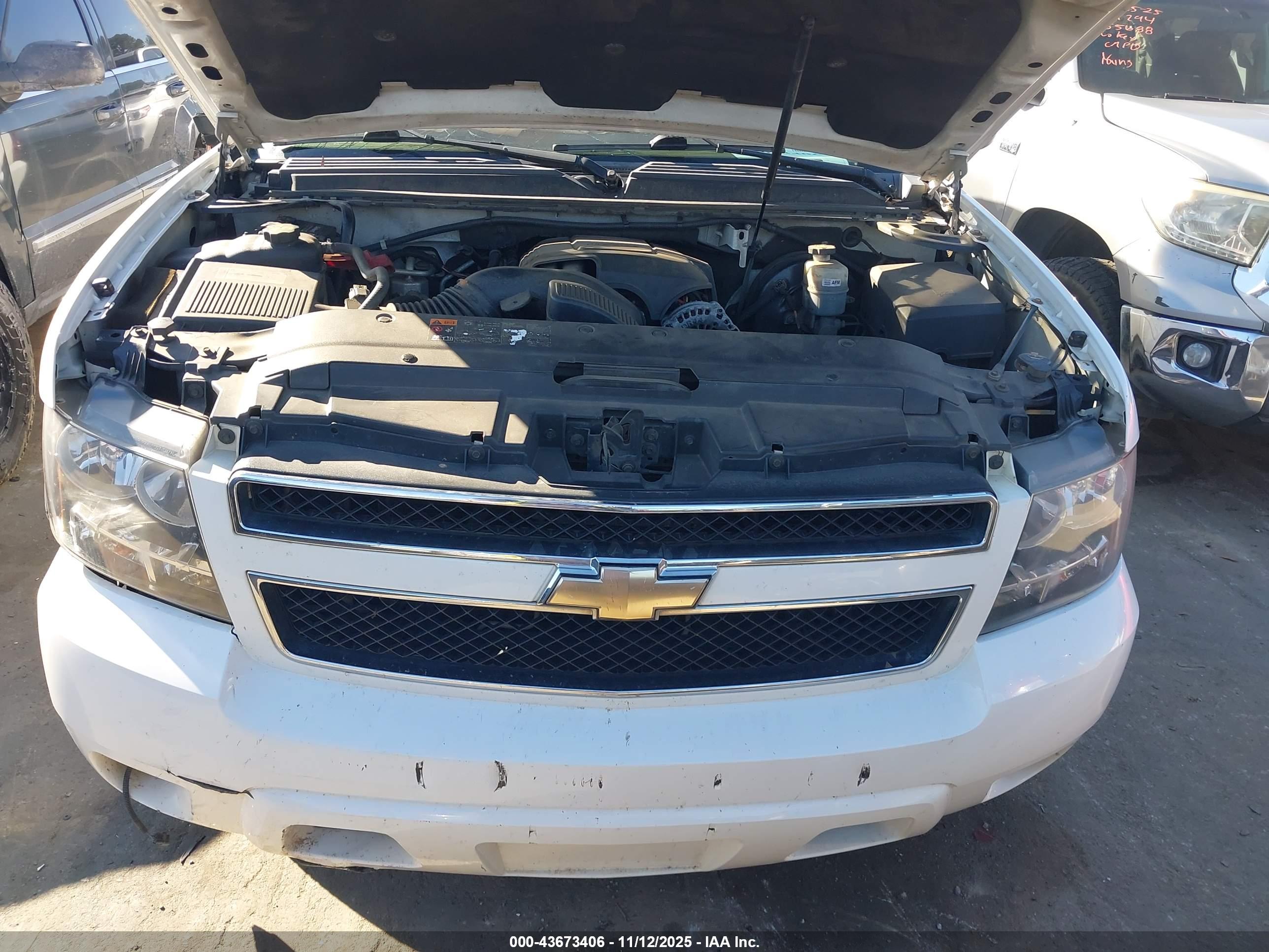 CHEVROLET TAHOE image 10