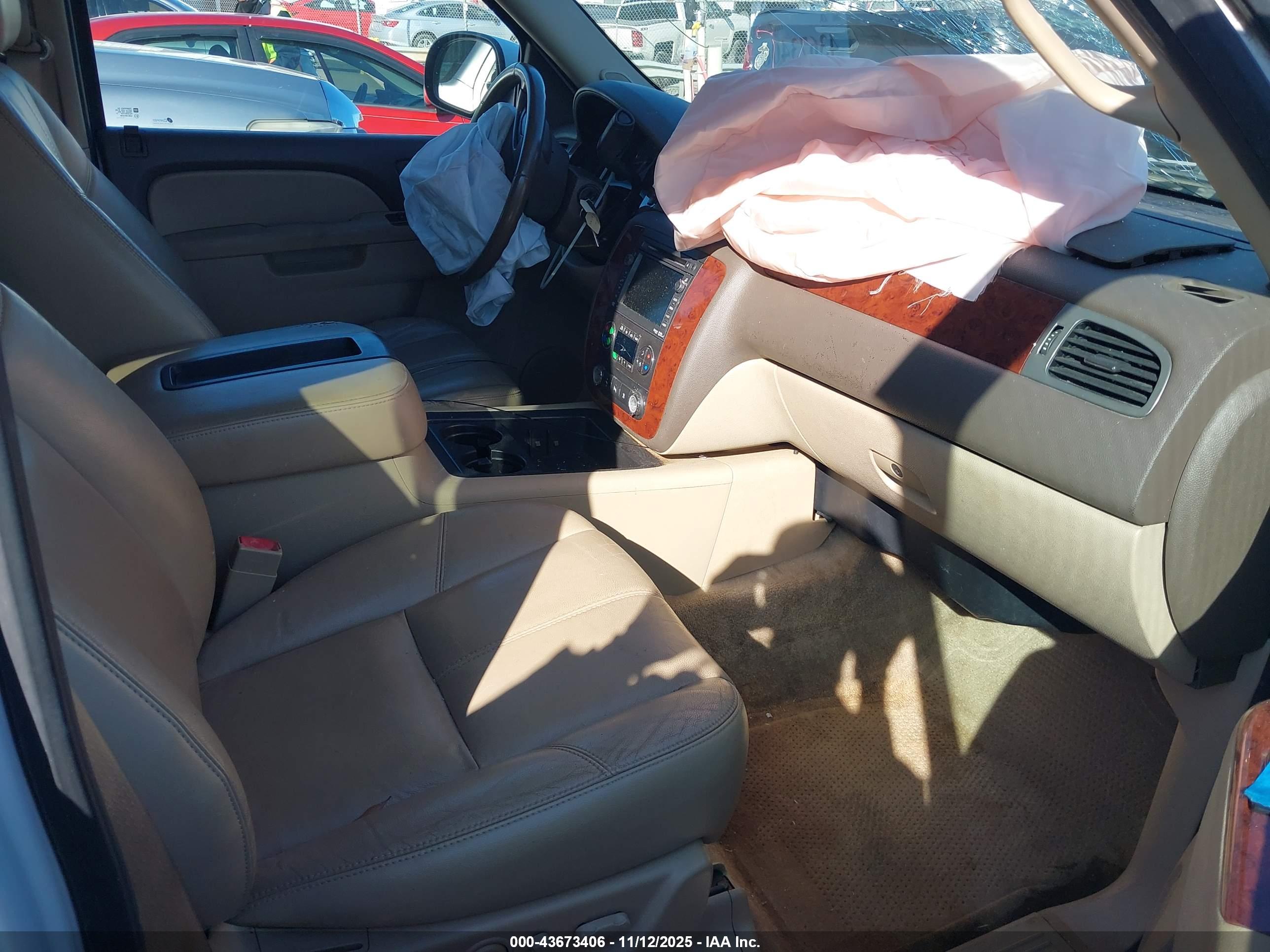 CHEVROLET TAHOE image 5