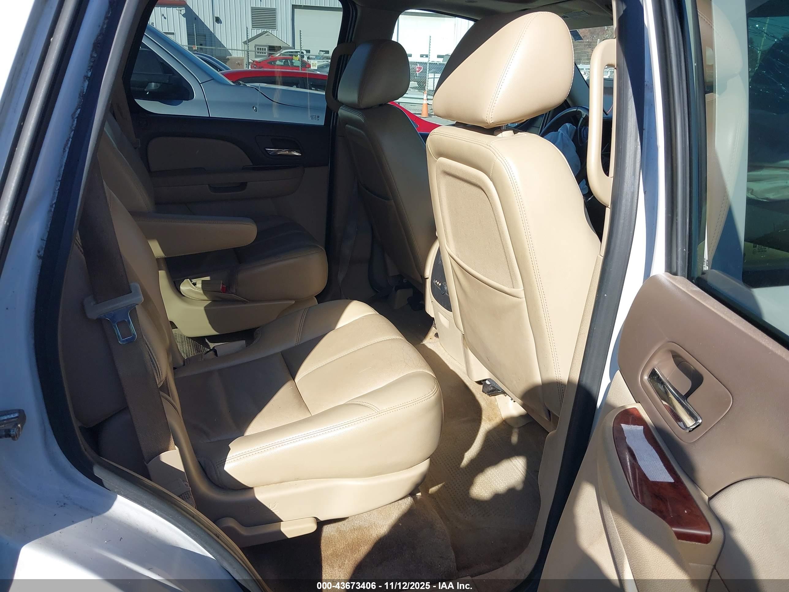 CHEVROLET TAHOE image 8