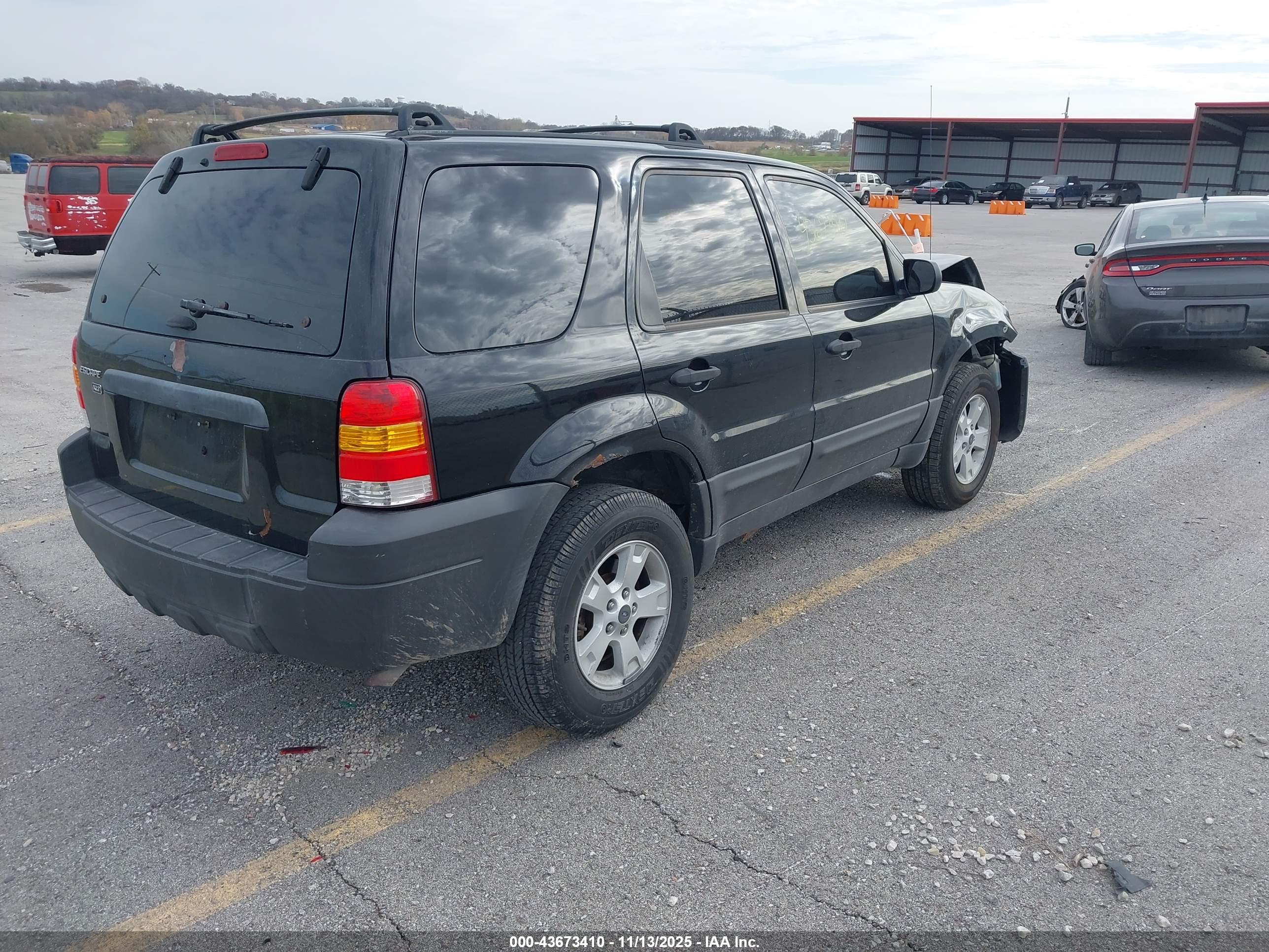 FORD ESCAPE image 4