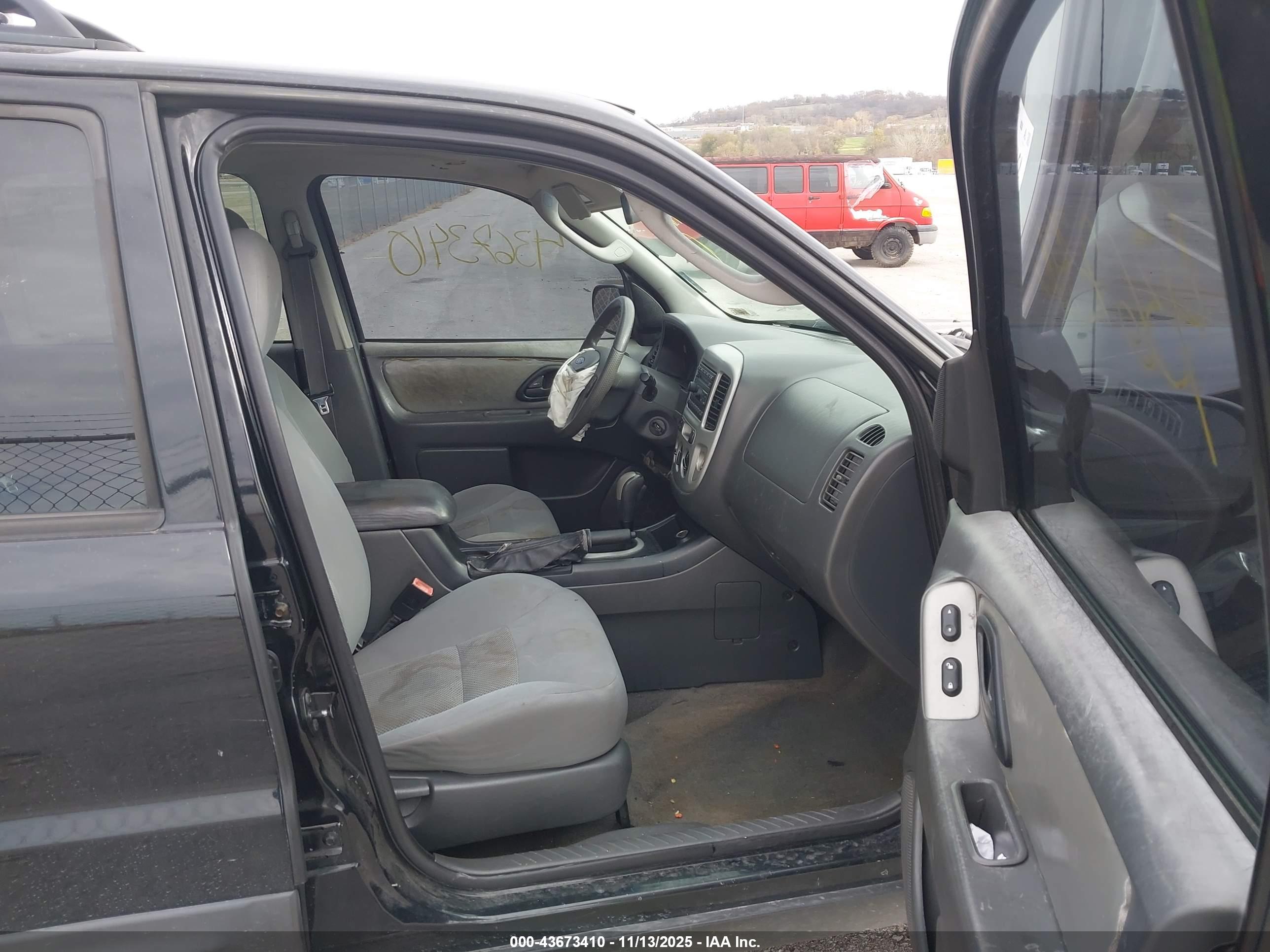 FORD ESCAPE image 5