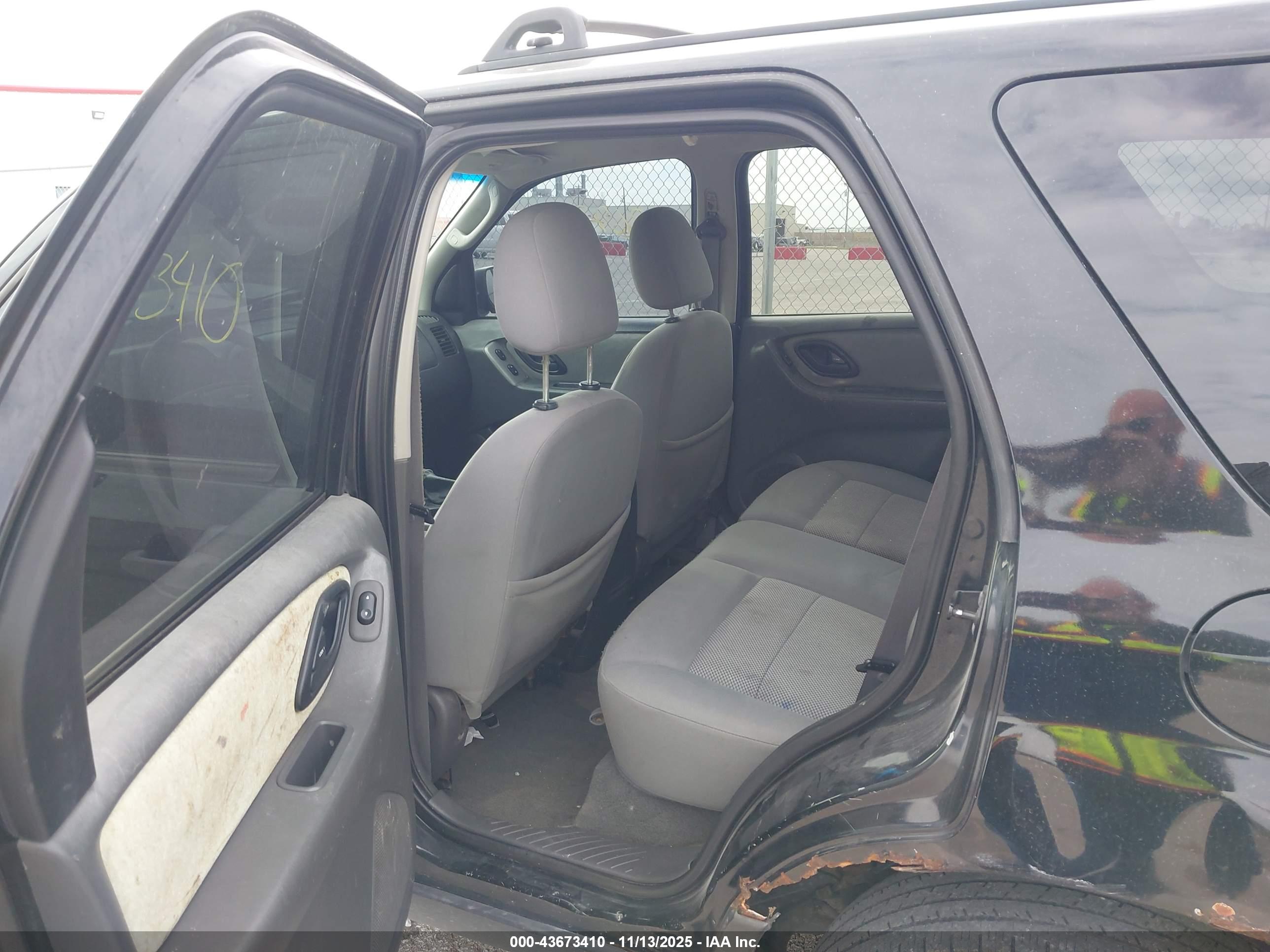 FORD ESCAPE image 8