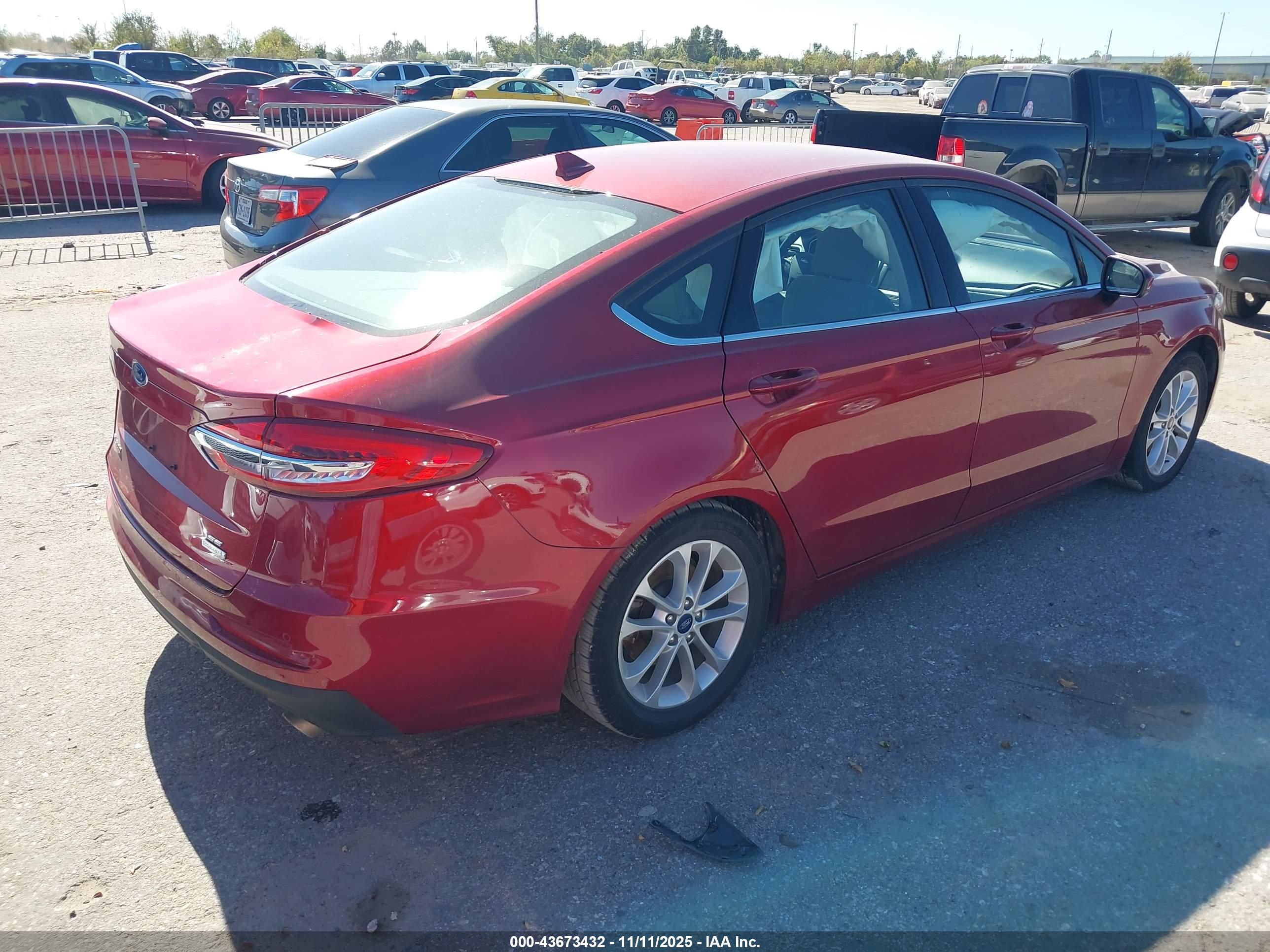 FORD FUSION image 4