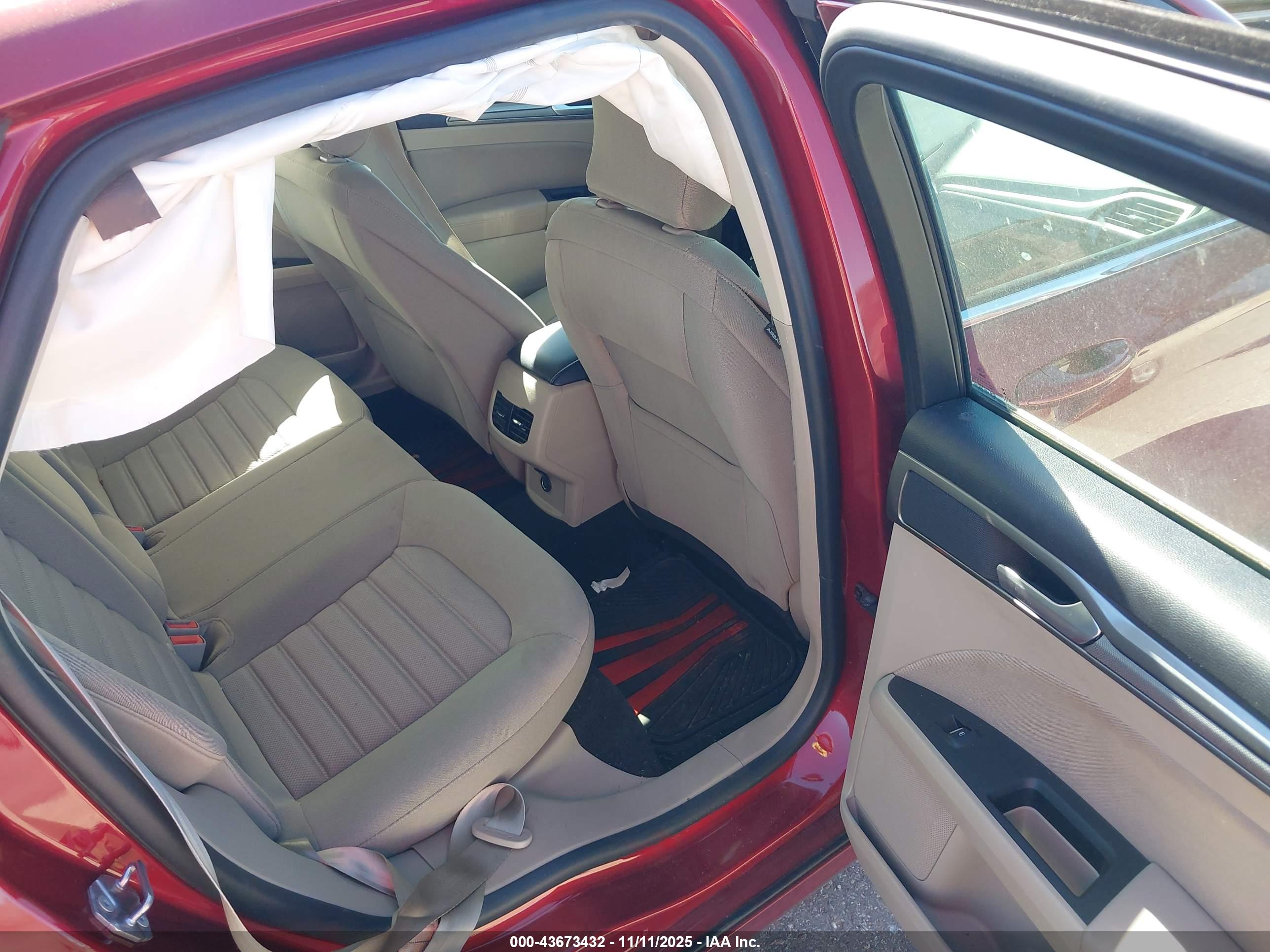 FORD FUSION image 8