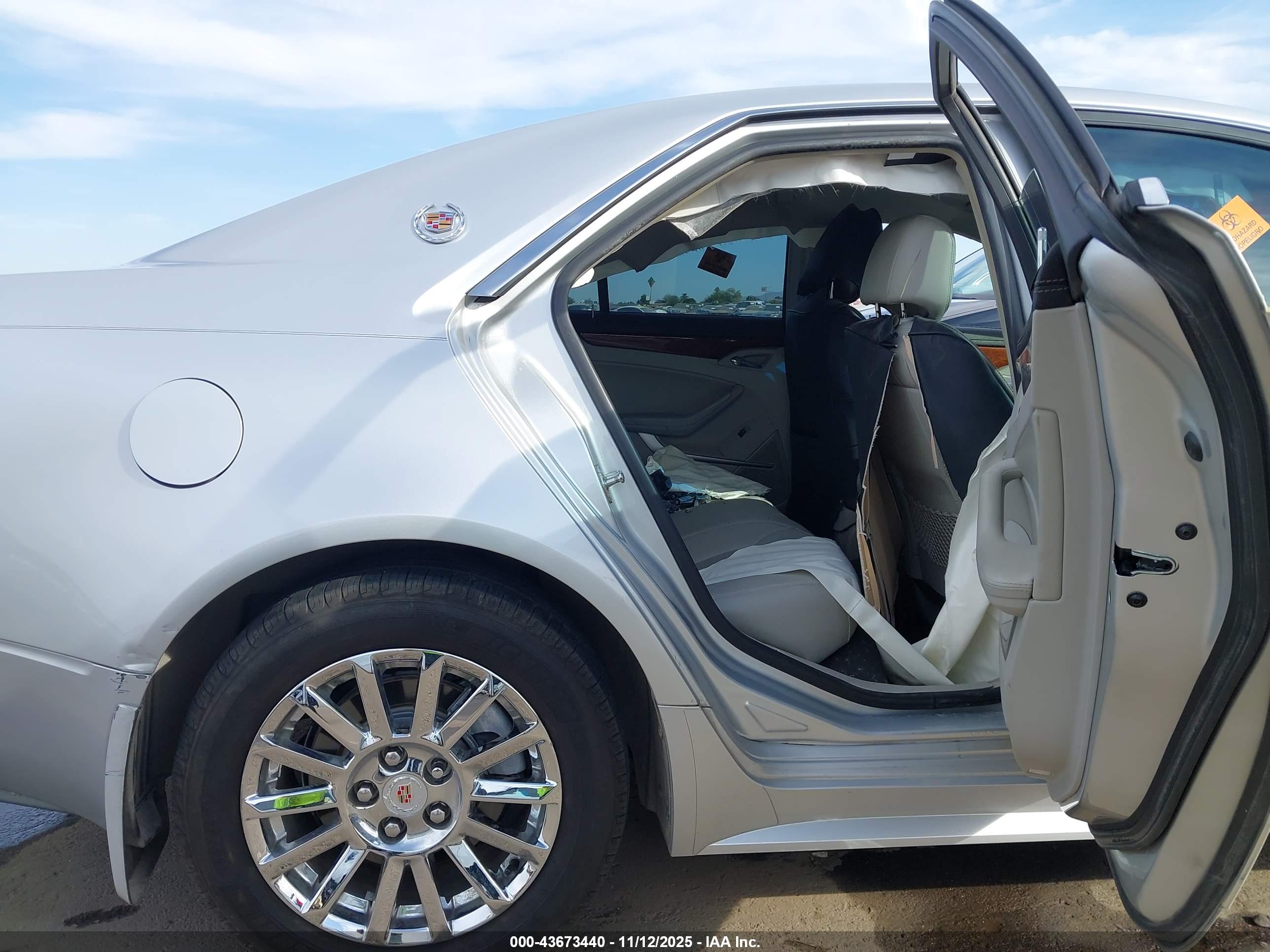 CADILLAC CTS image 8