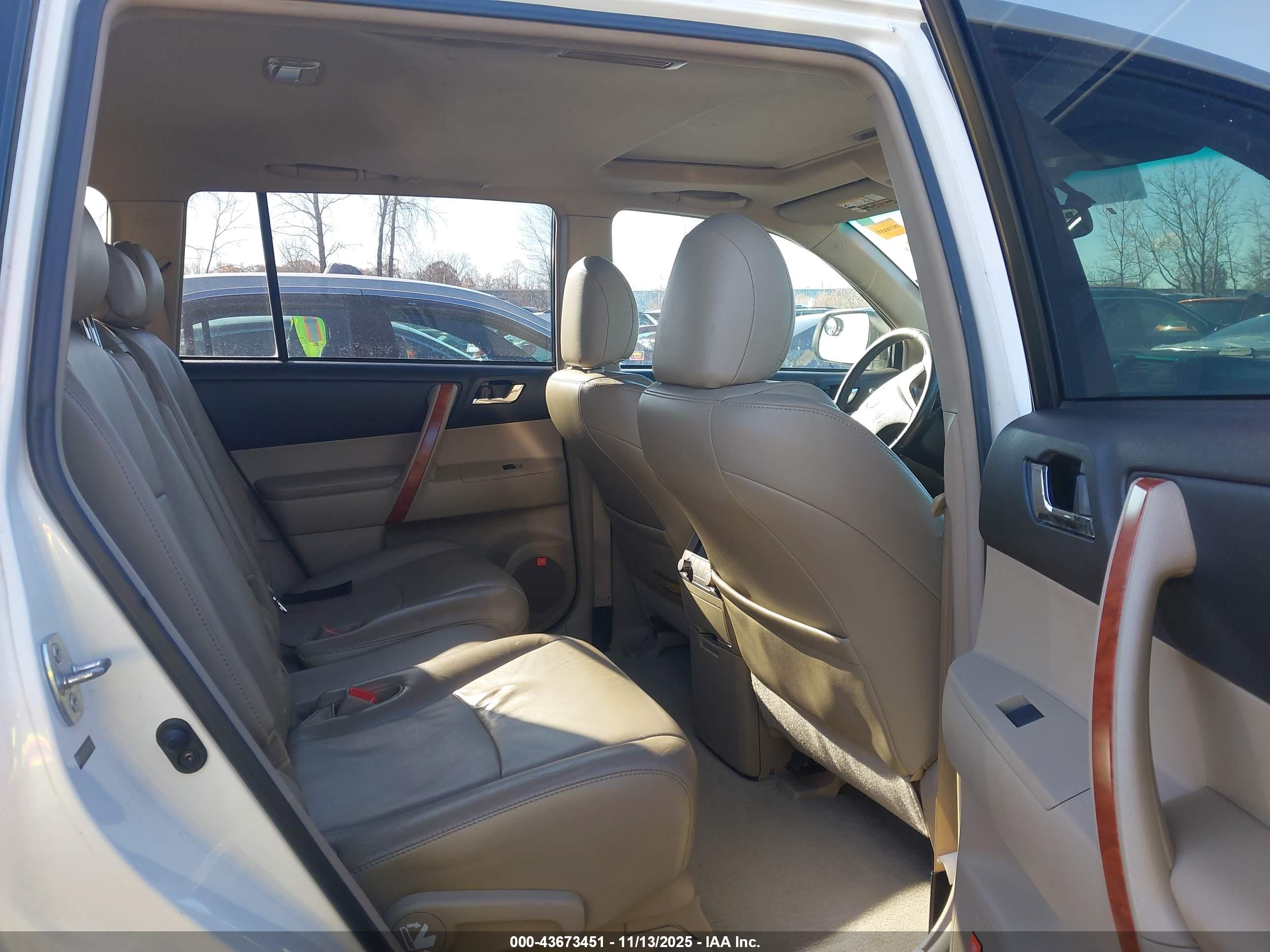 TOYOTA HIGHLANDER image 8