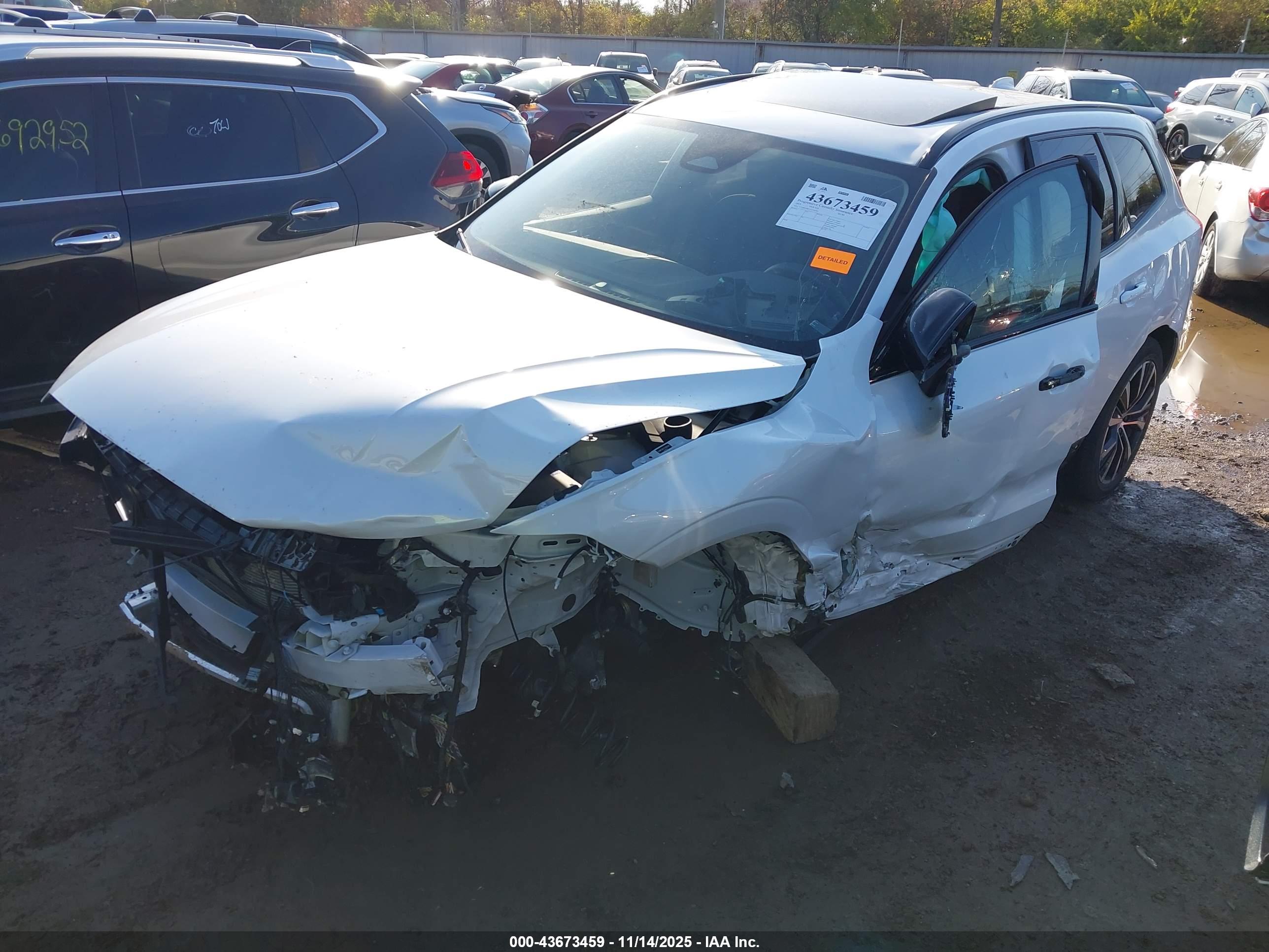 VOLVO XC60 image 2