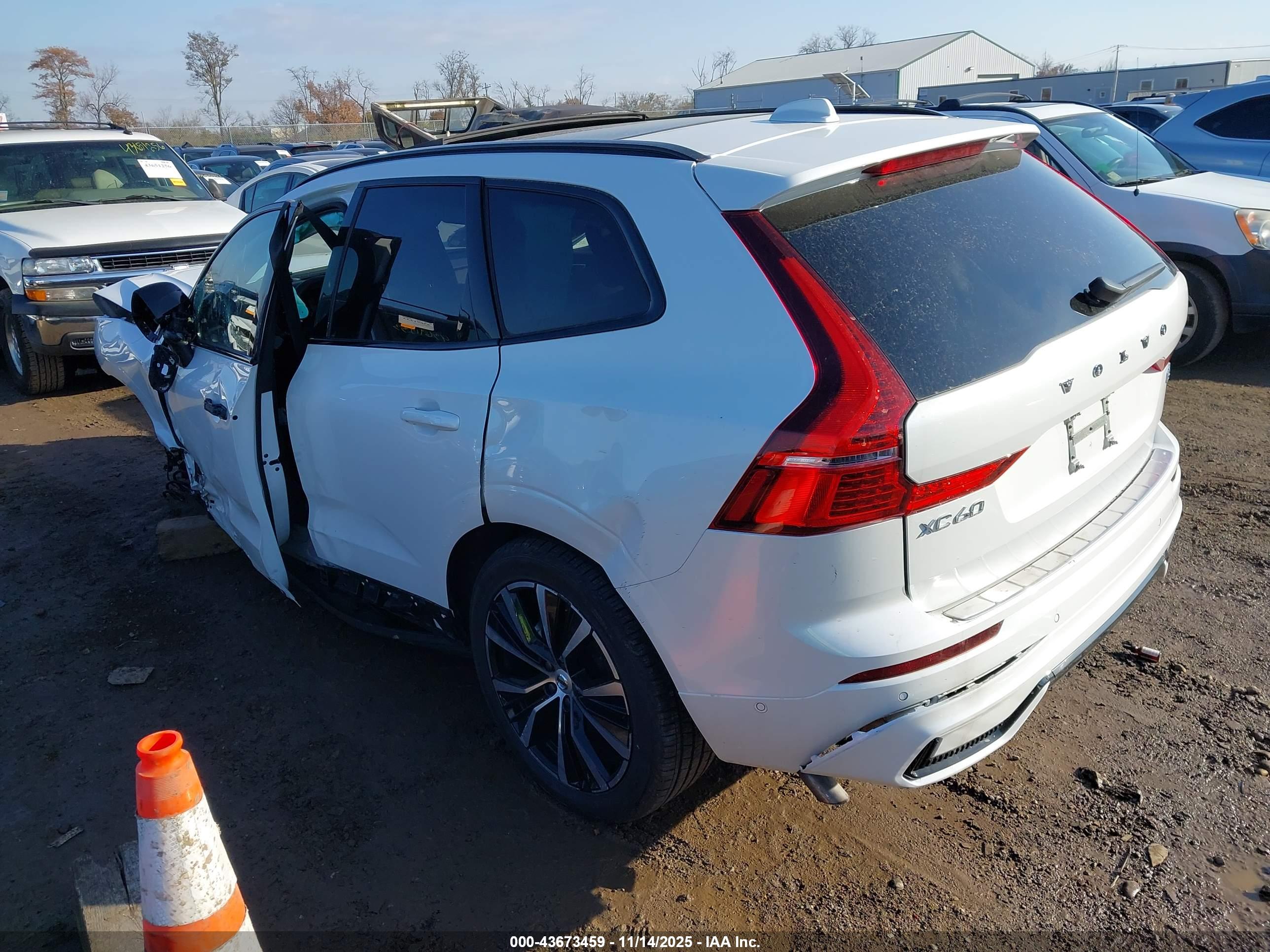 VOLVO XC60 image 3