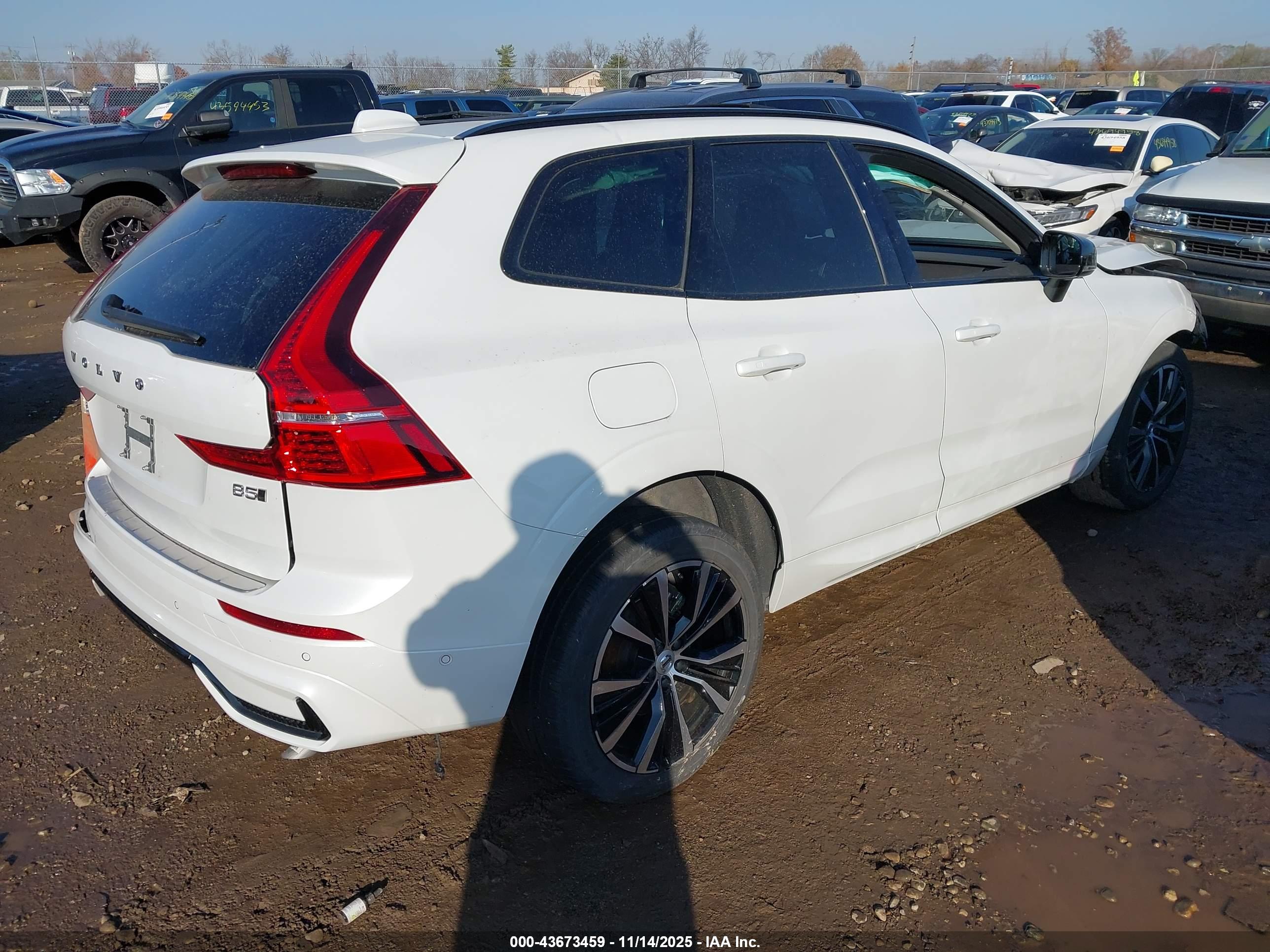 VOLVO XC60 image 4