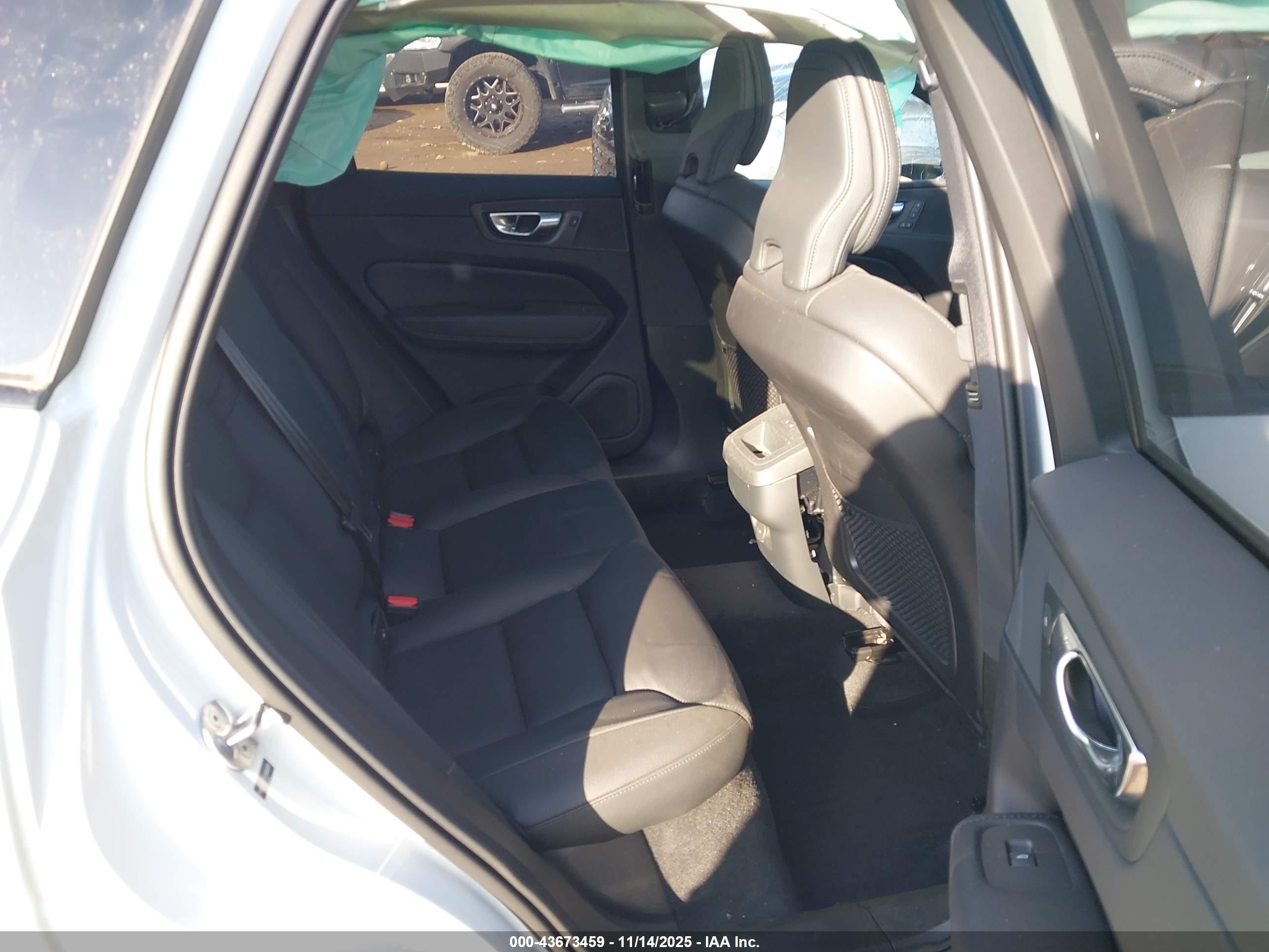 VOLVO XC60 image 8