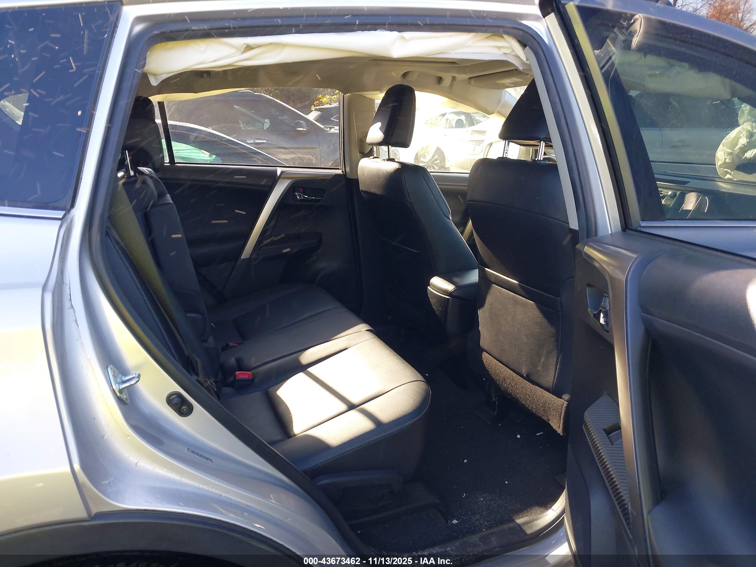 TOYOTA RAV4 image 8