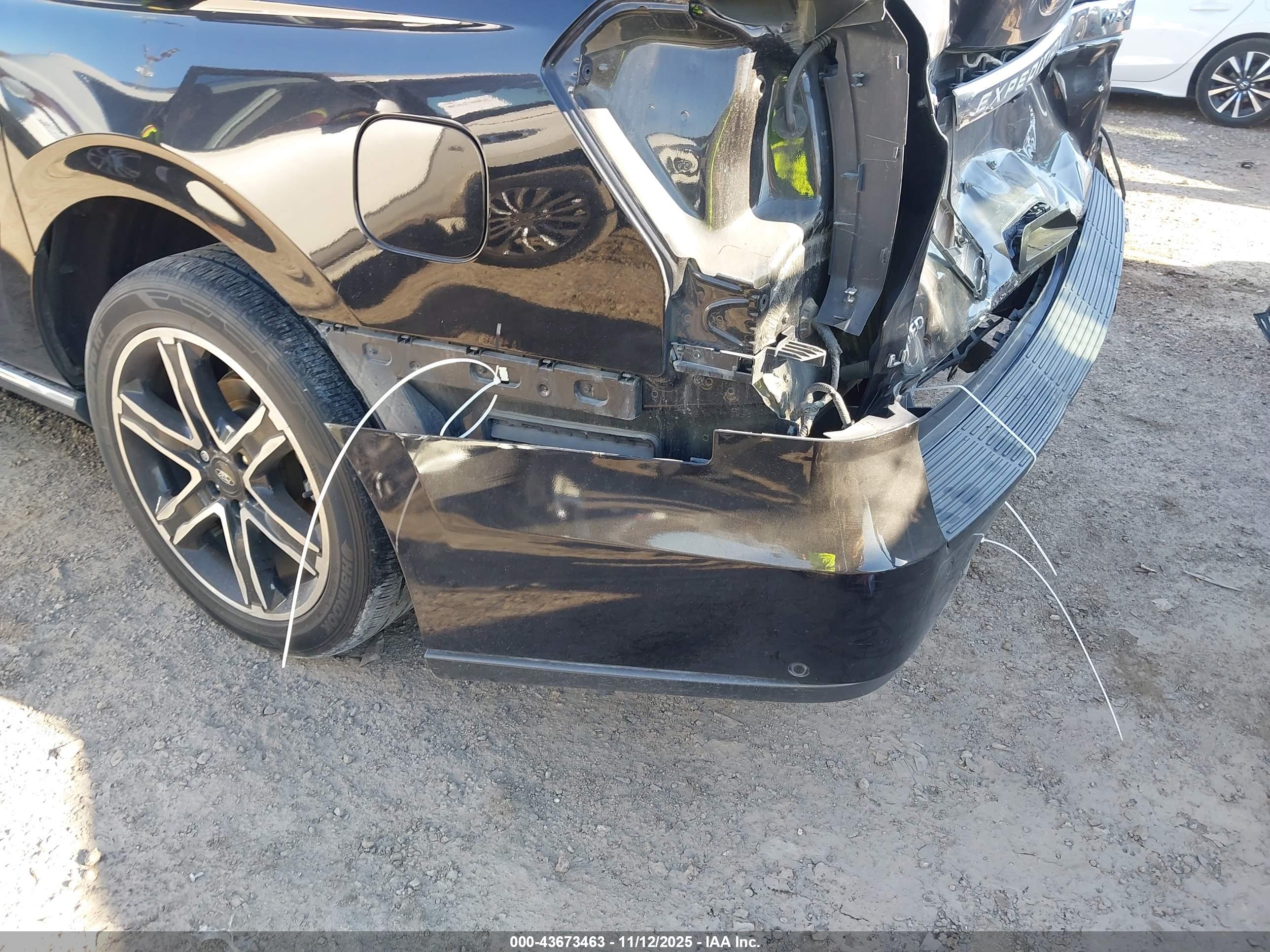 FORD EXPEDITION image 6