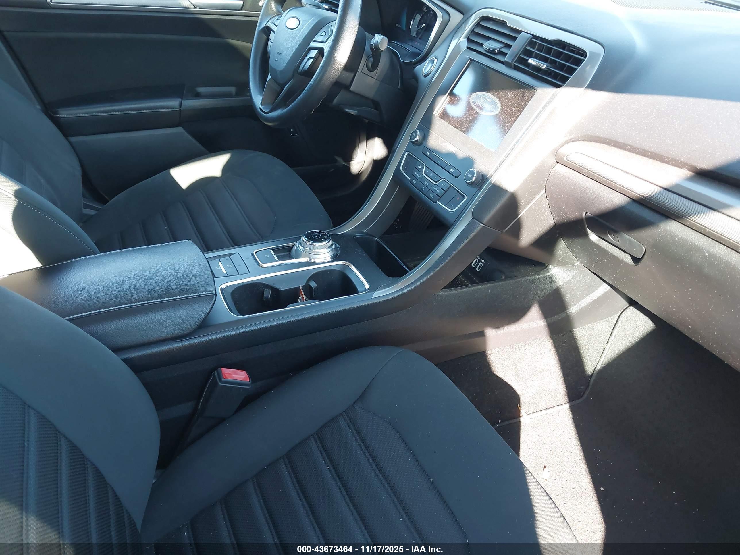 FORD FUSION image 5
