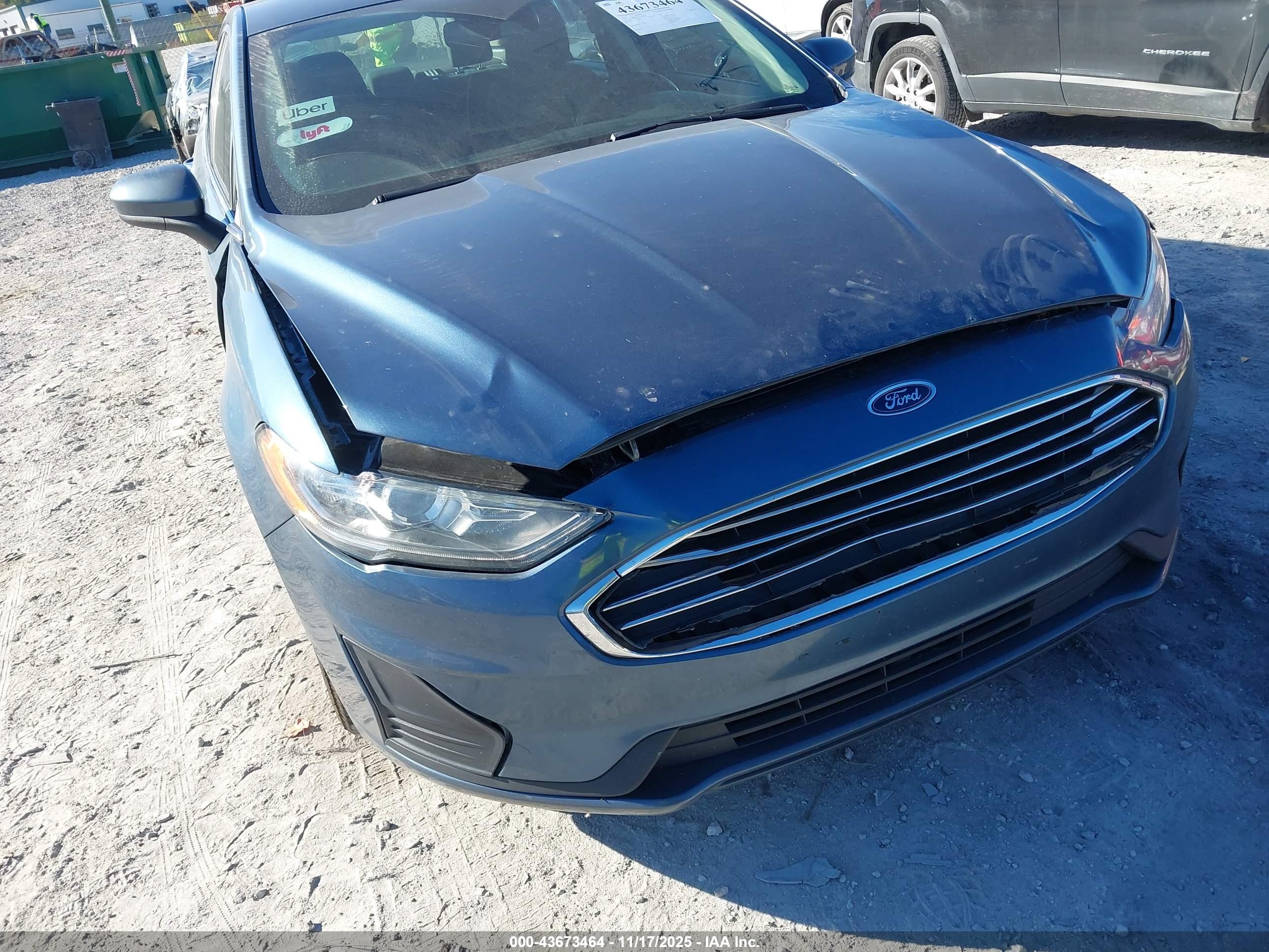 FORD FUSION image 6