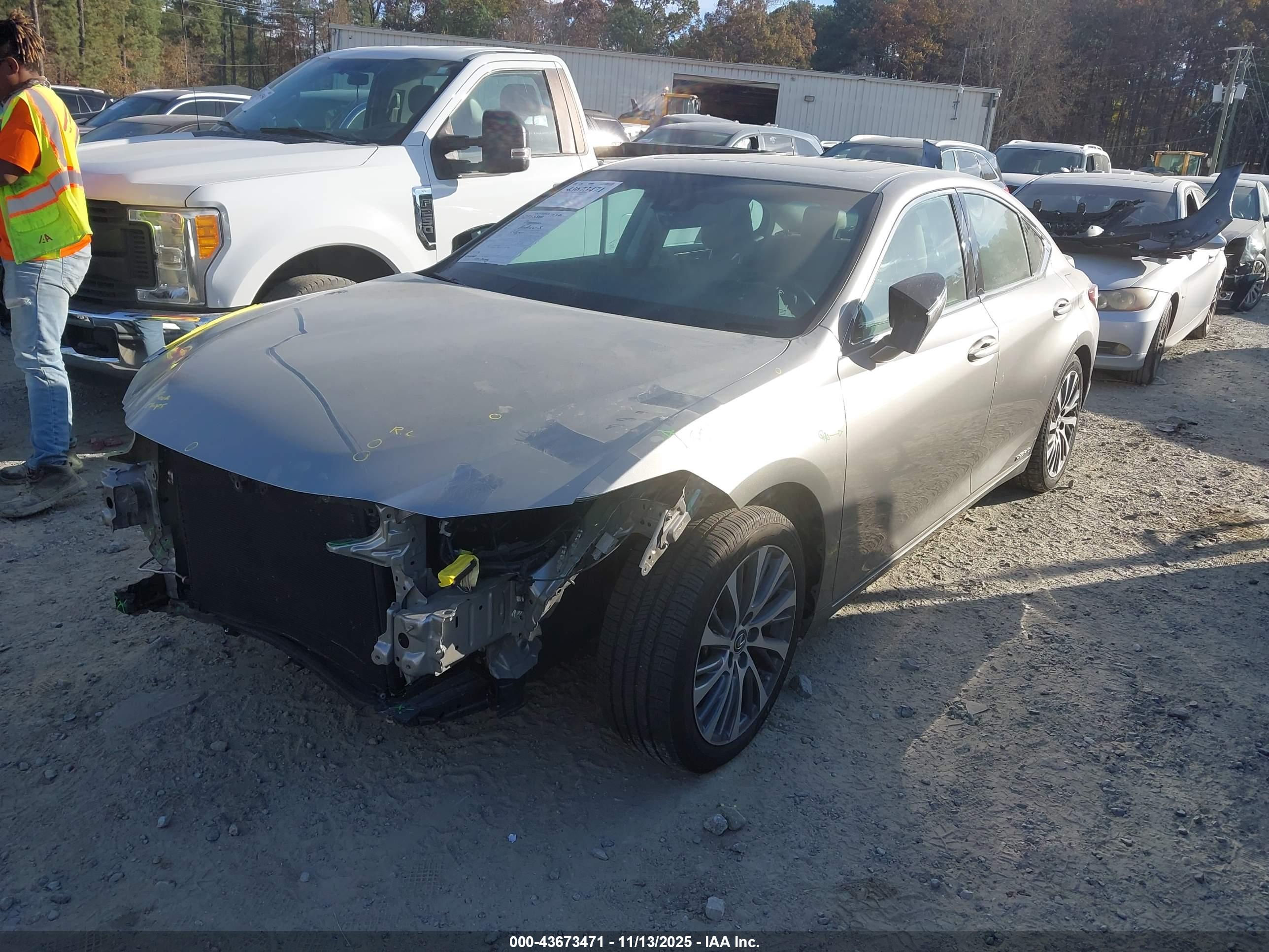 LEXUS ES image 2
