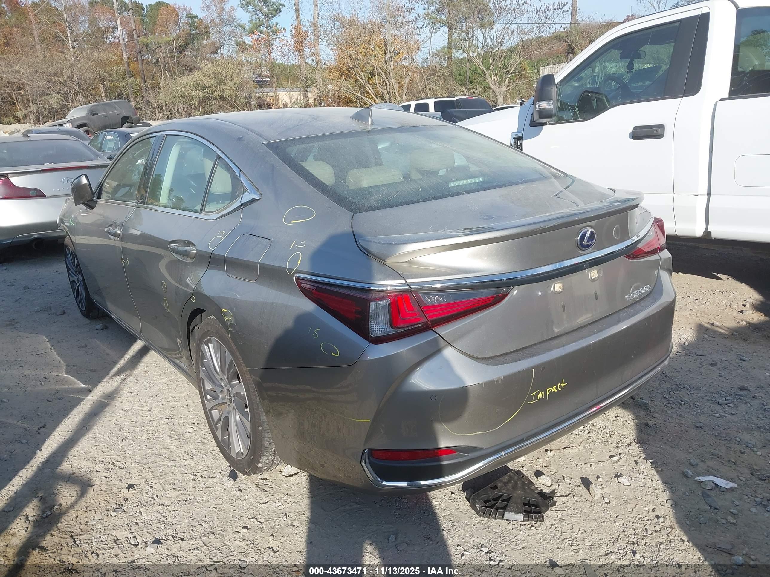 LEXUS ES image 3