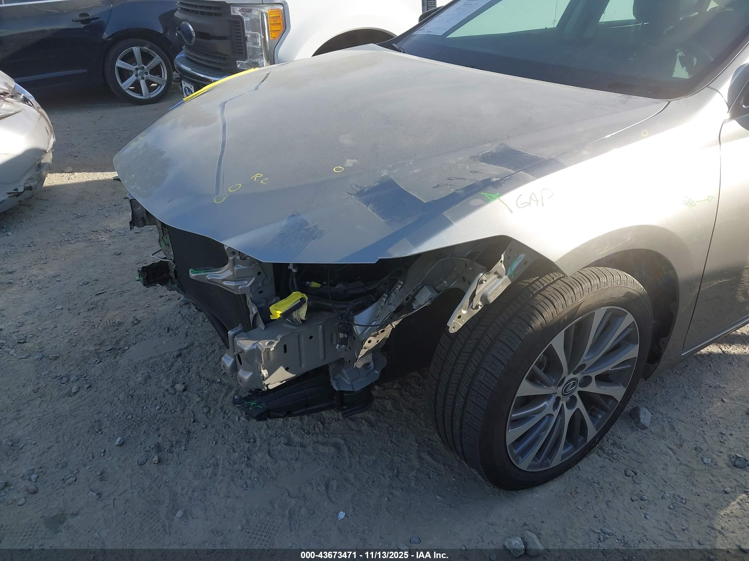 LEXUS ES image 6