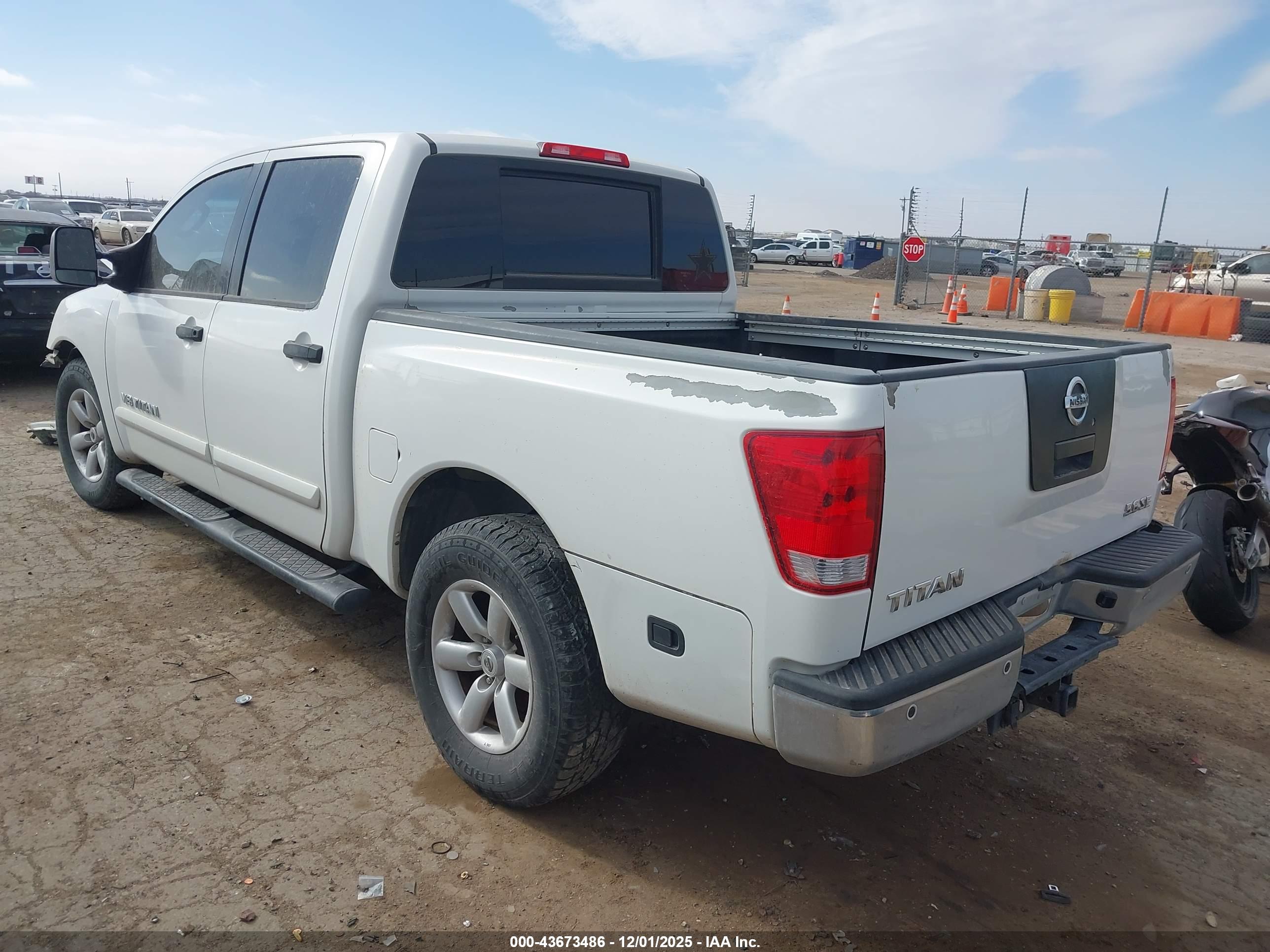 NISSAN TITAN image 3