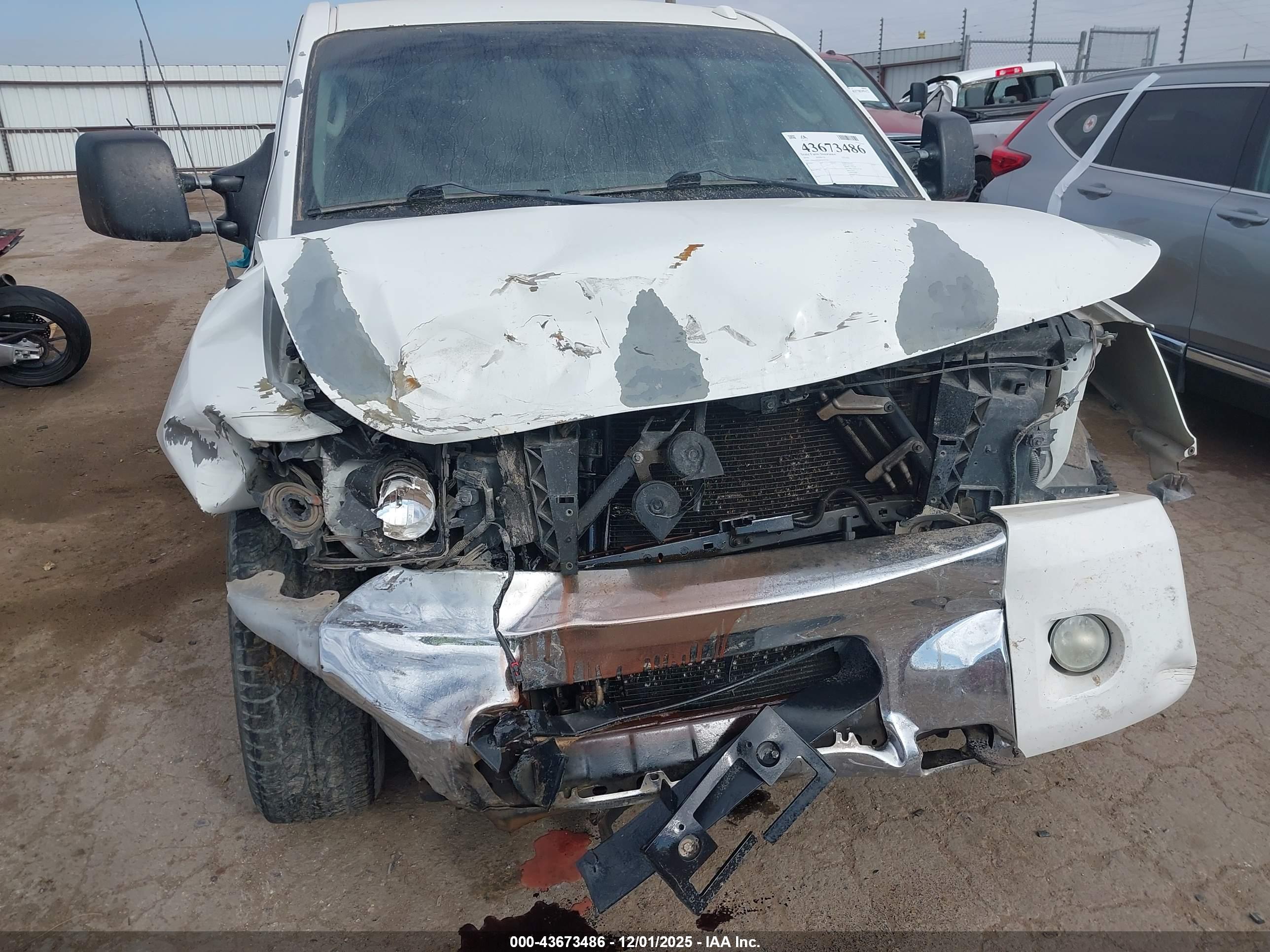 NISSAN TITAN image 6