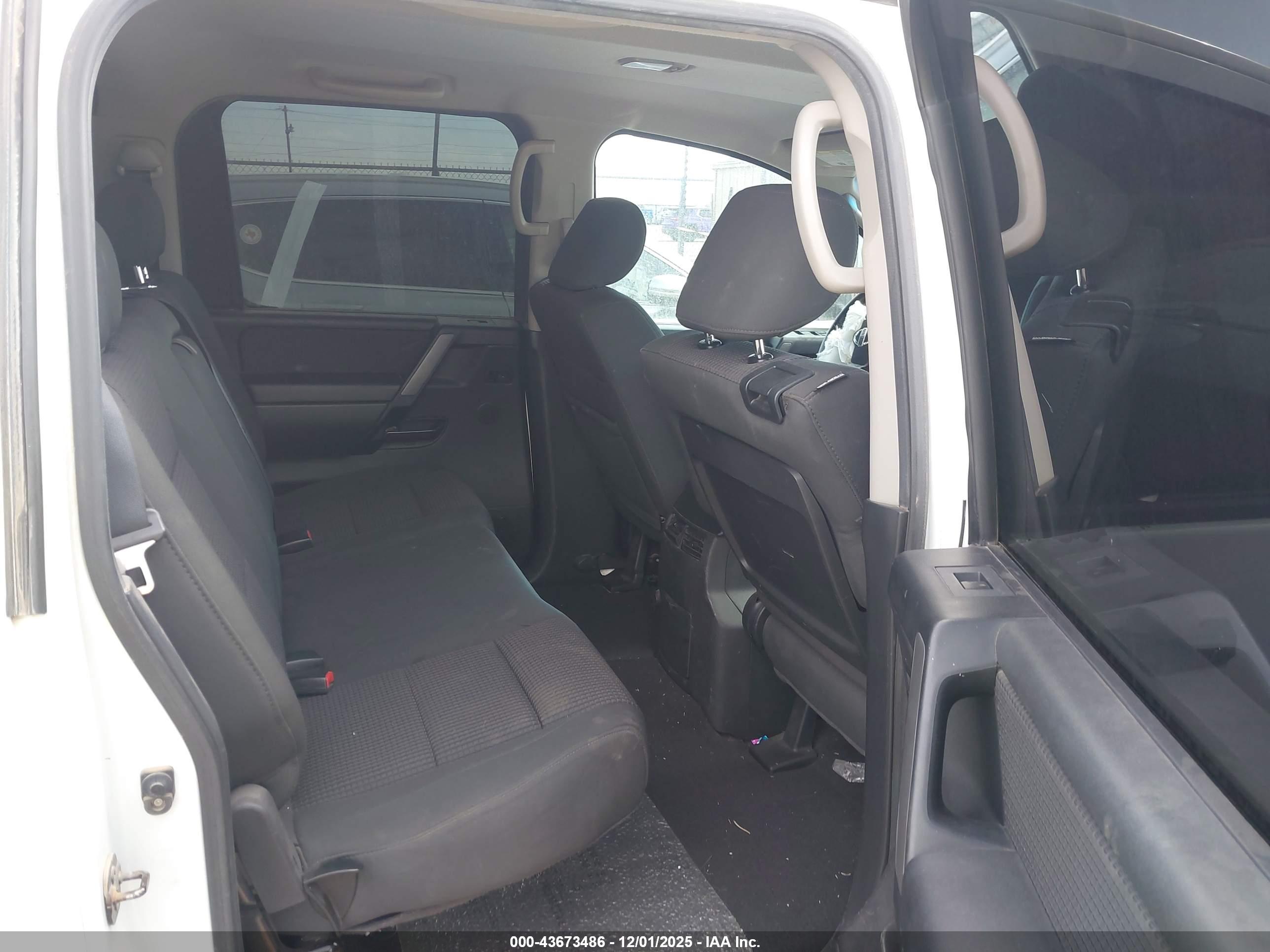 NISSAN TITAN image 8