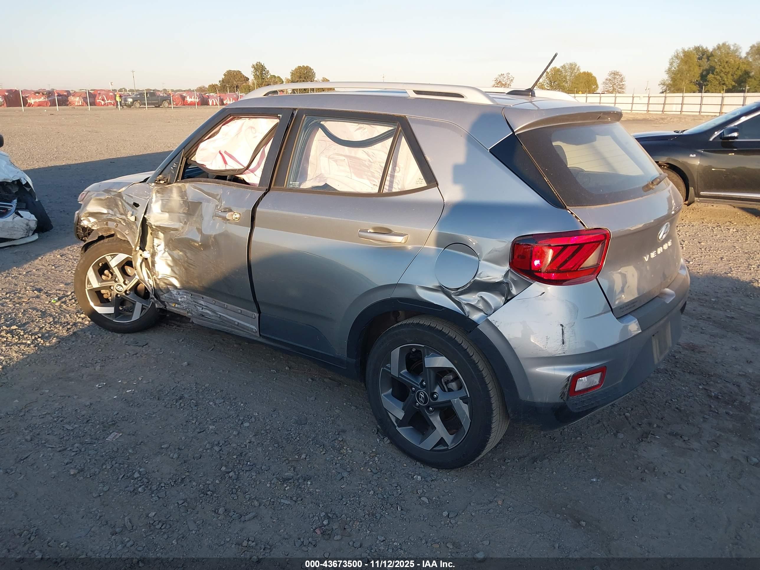 HYUNDAI VENUE image 3