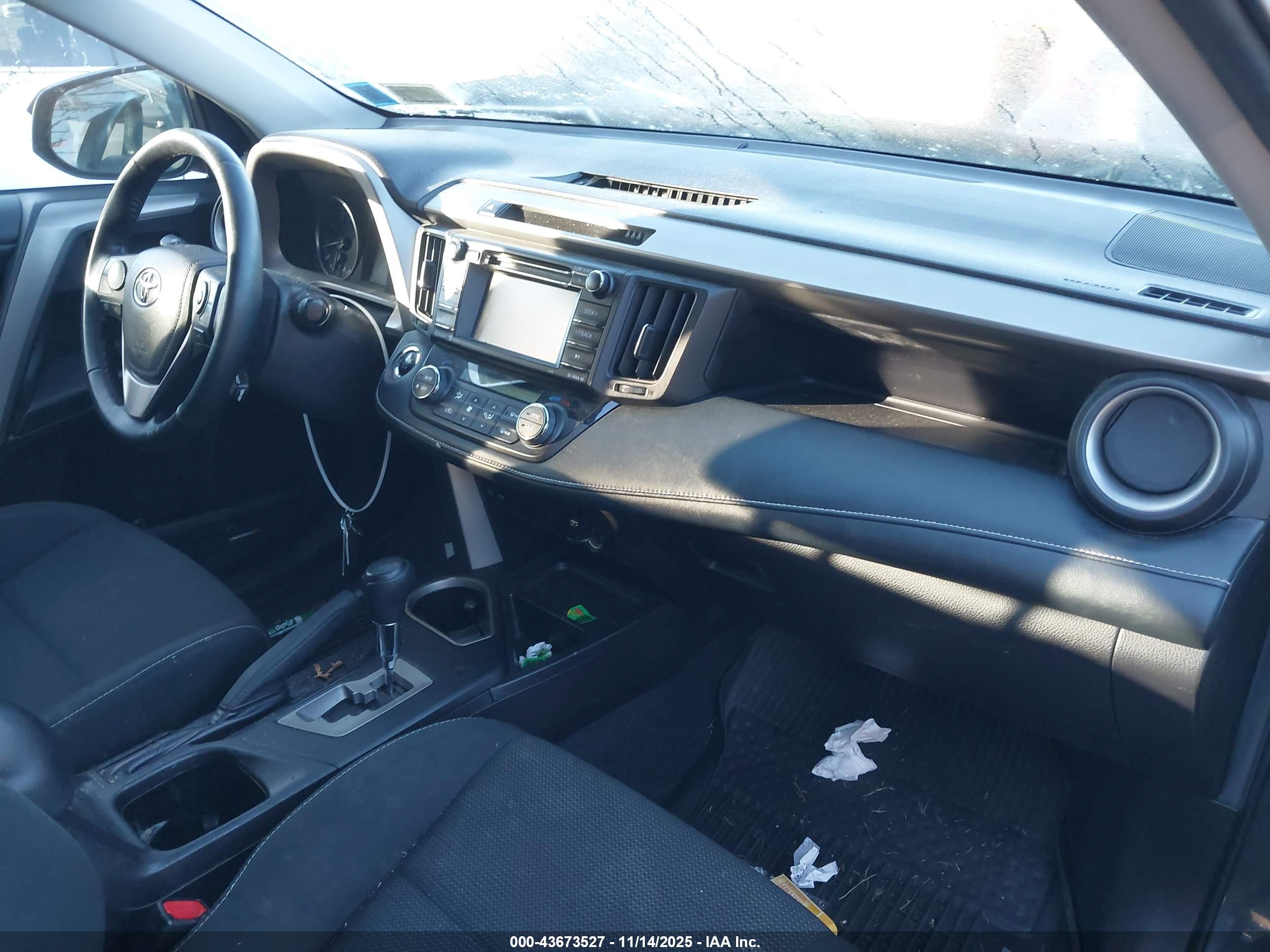 TOYOTA RAV4 image 5