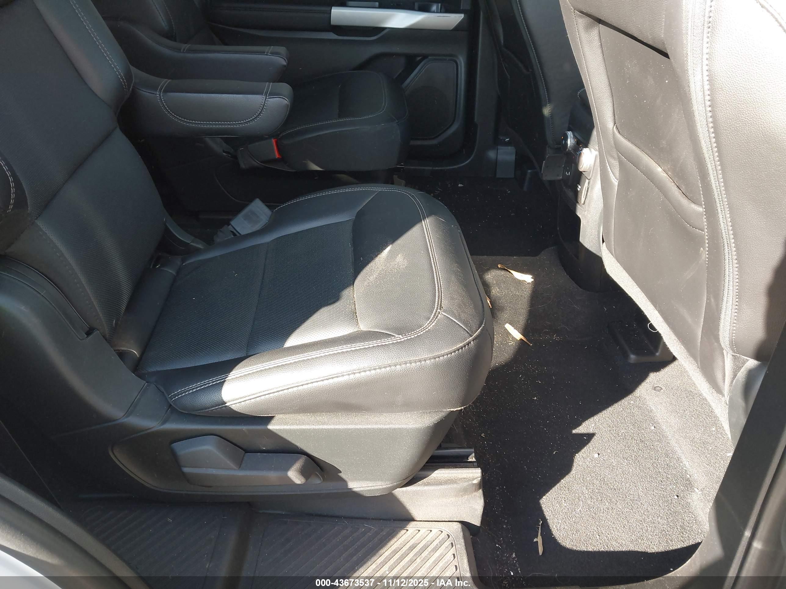 FORD EXPLORER image 8