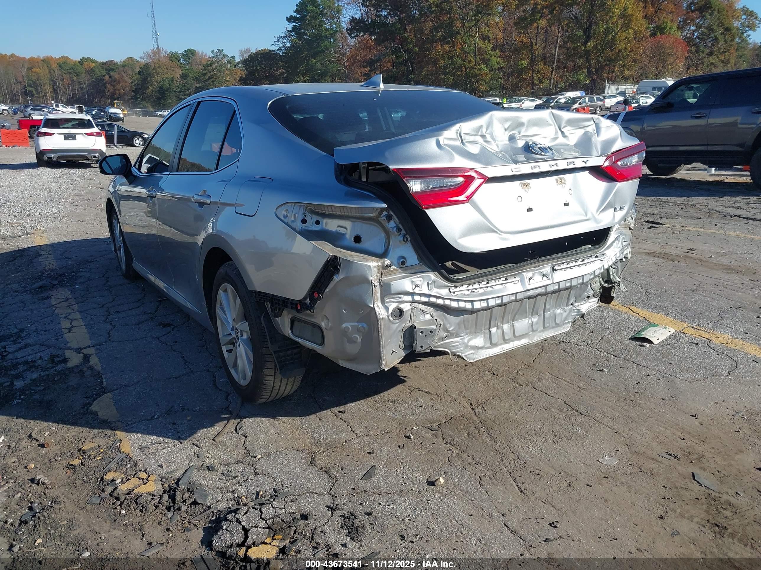 TOYOTA CAMRY image 3