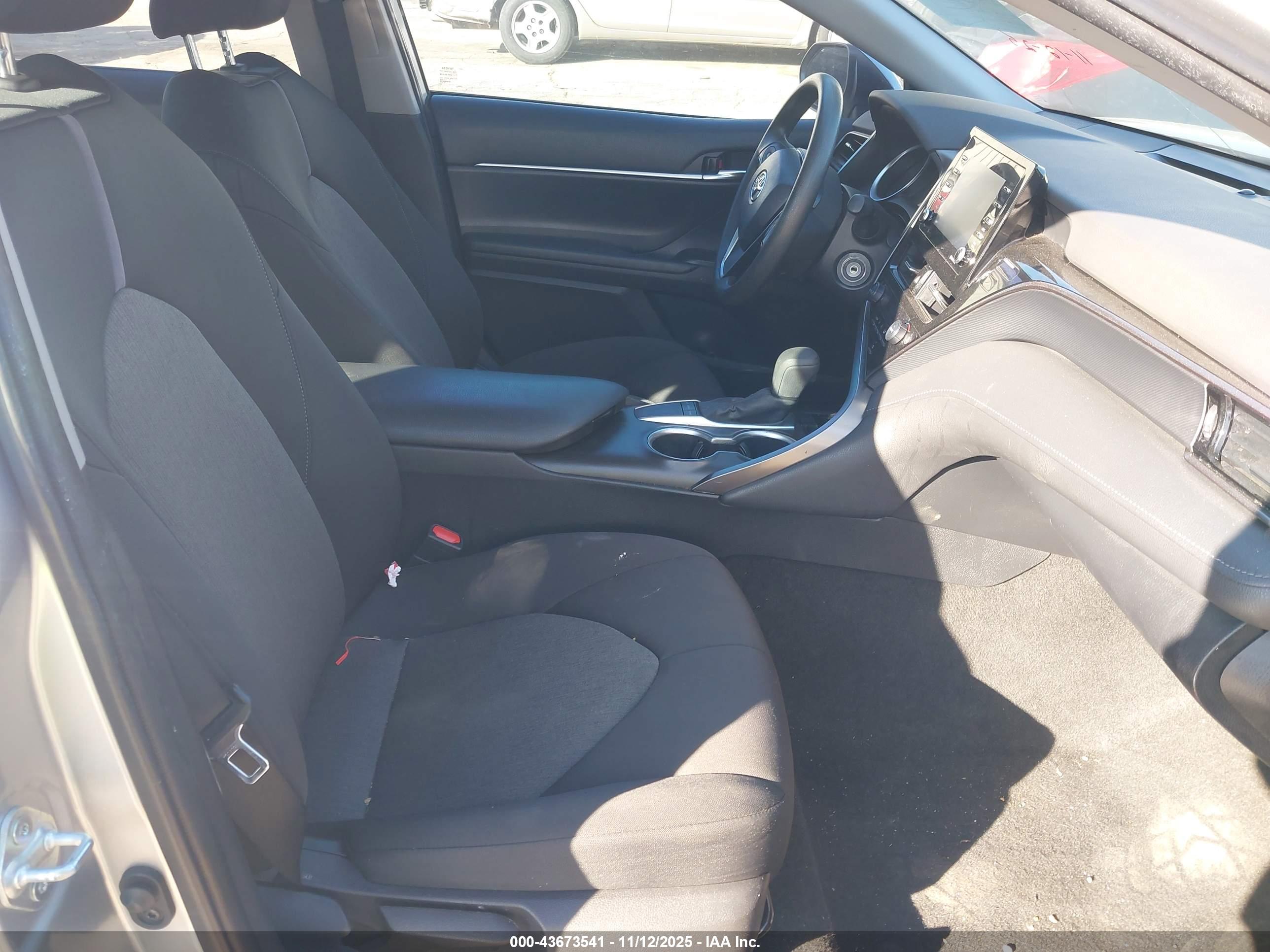 TOYOTA CAMRY image 5