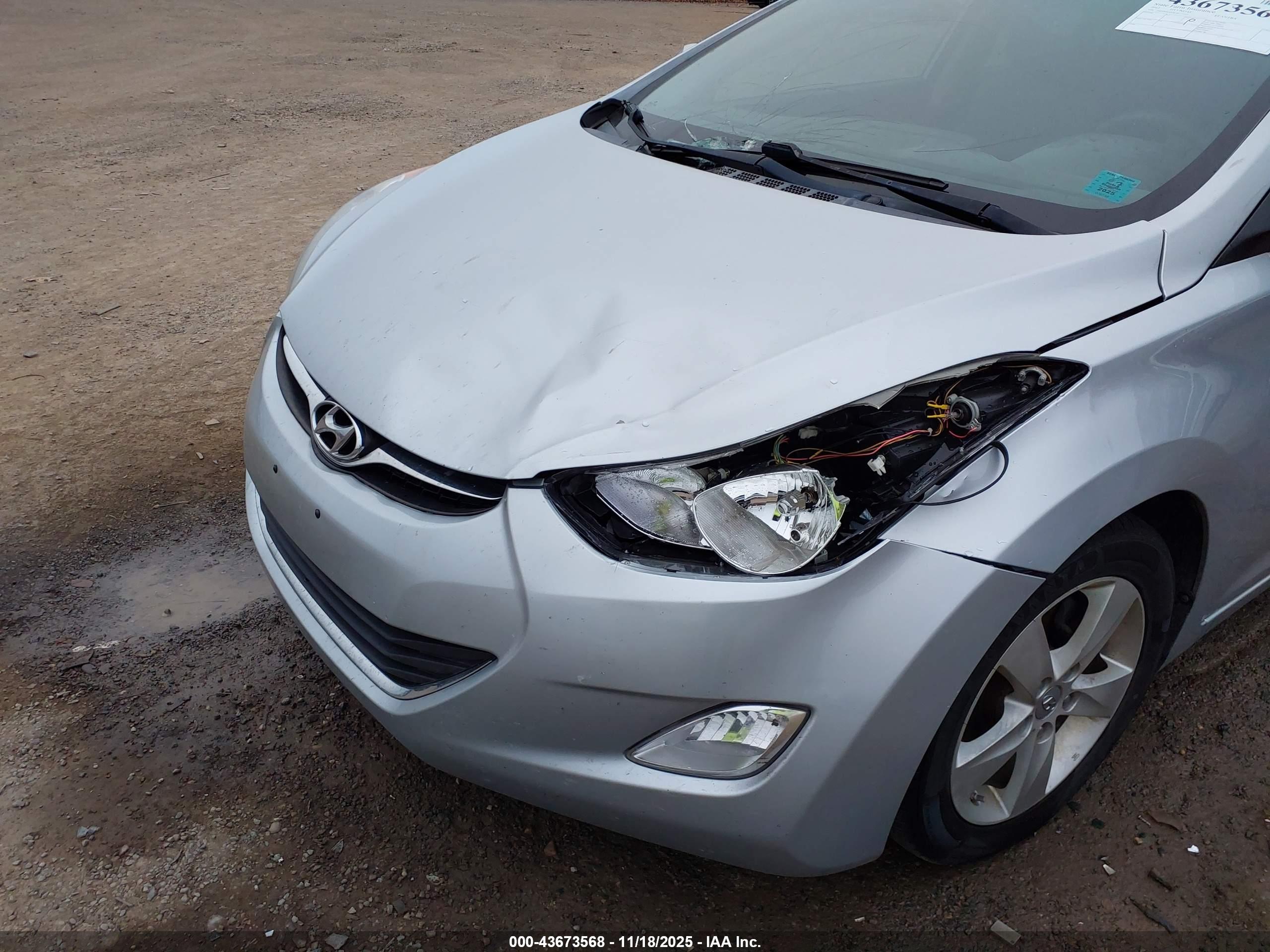 HYUNDAI ELANTRA image 6