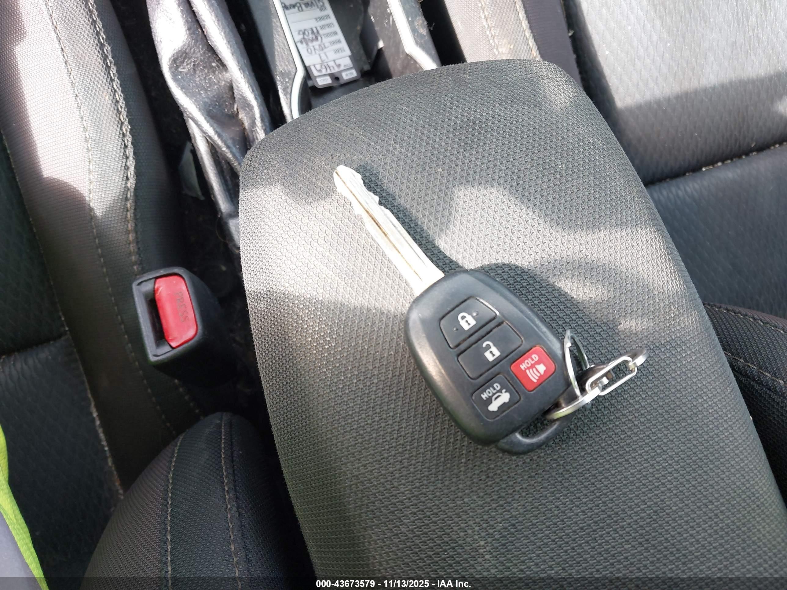 TOYOTA COROLLA image 11