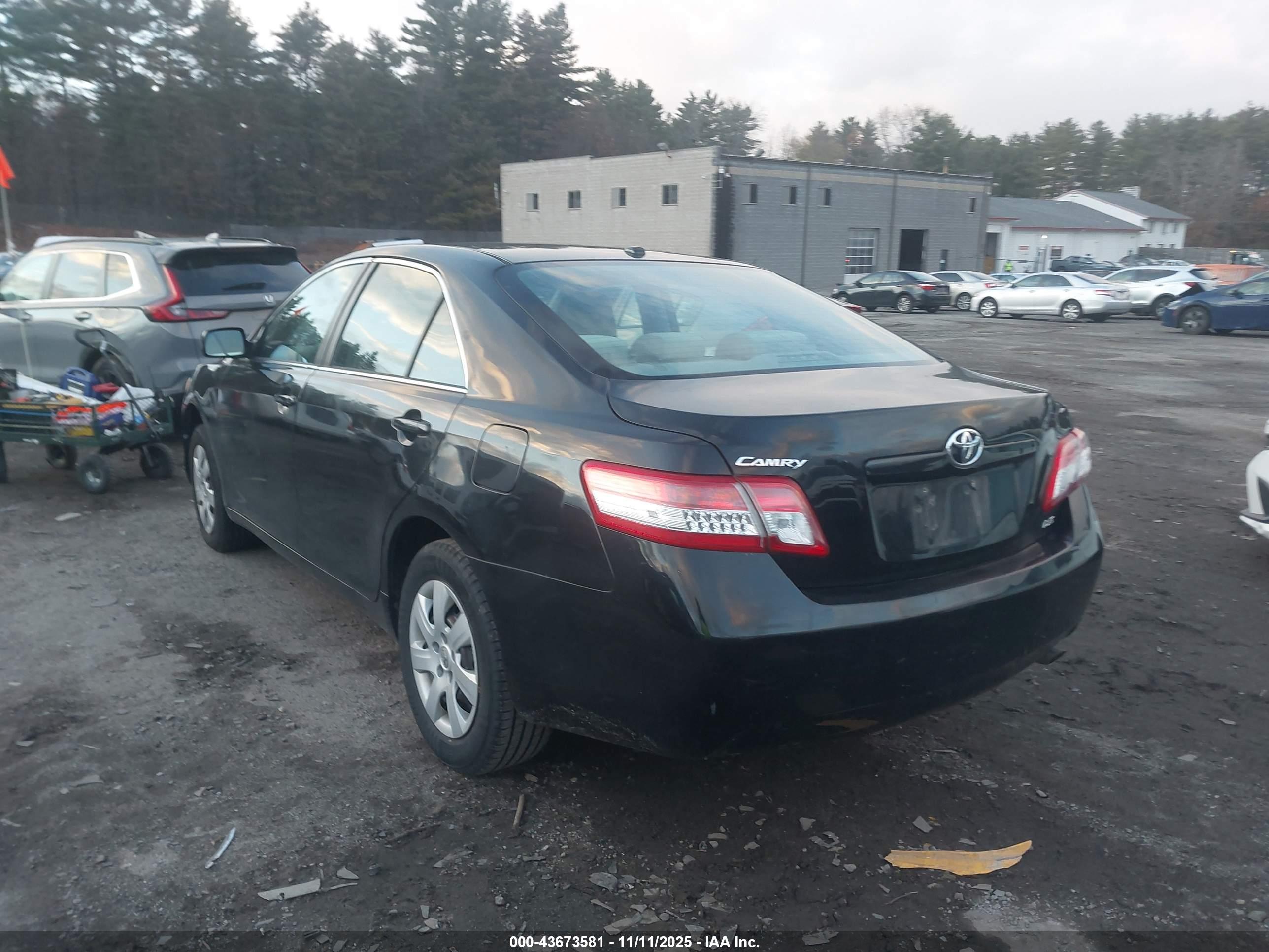 TOYOTA CAMRY image 3