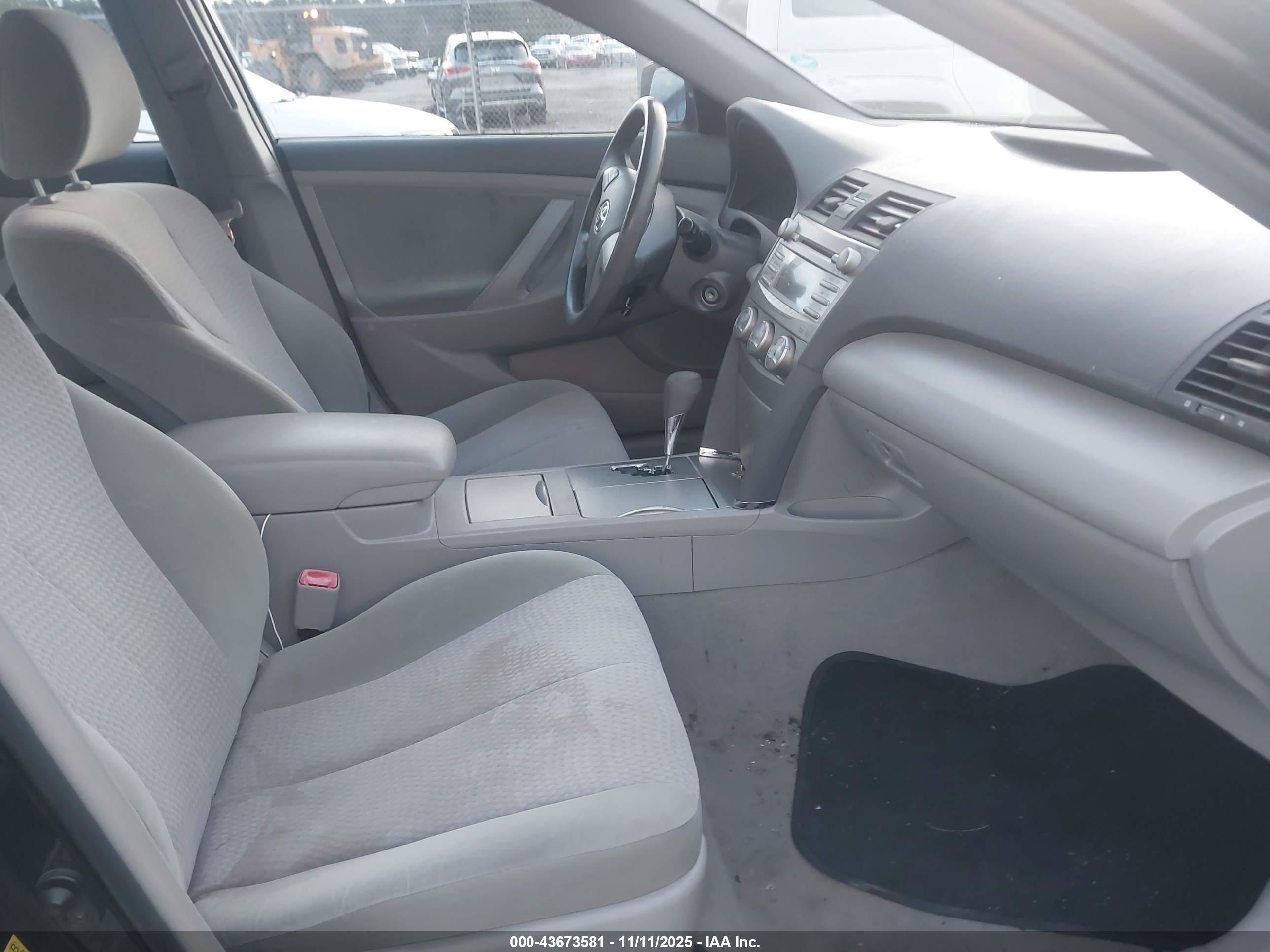 TOYOTA CAMRY image 5
