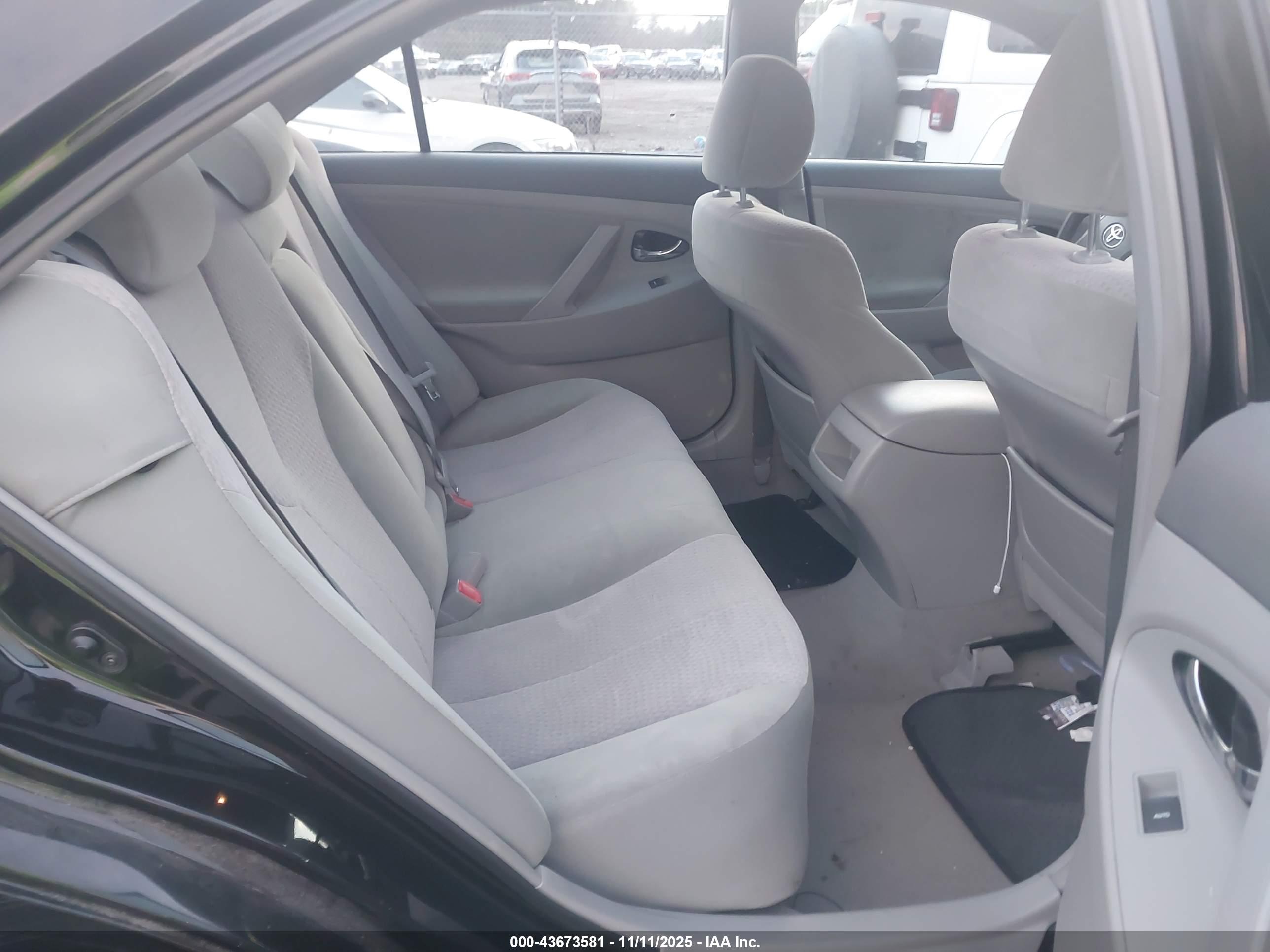 TOYOTA CAMRY image 8