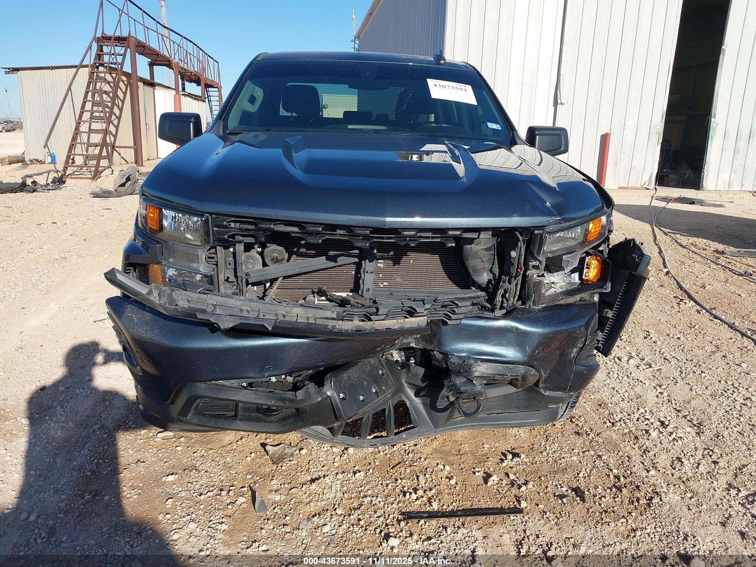 CHEVROLET SILVERADO image 6