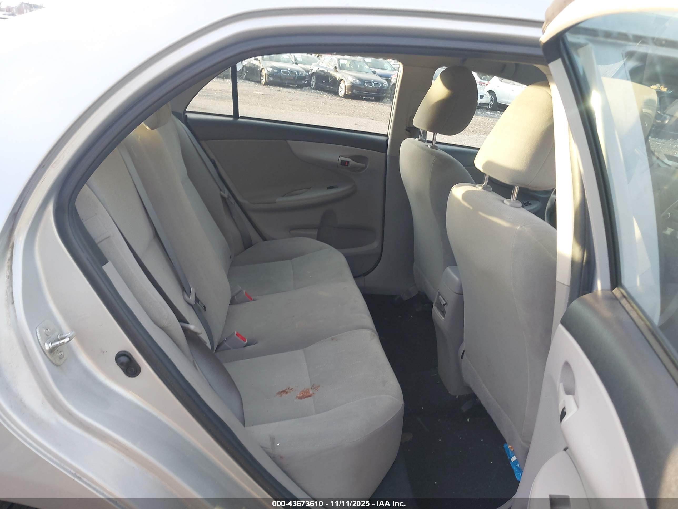 TOYOTA COROLLA image 8