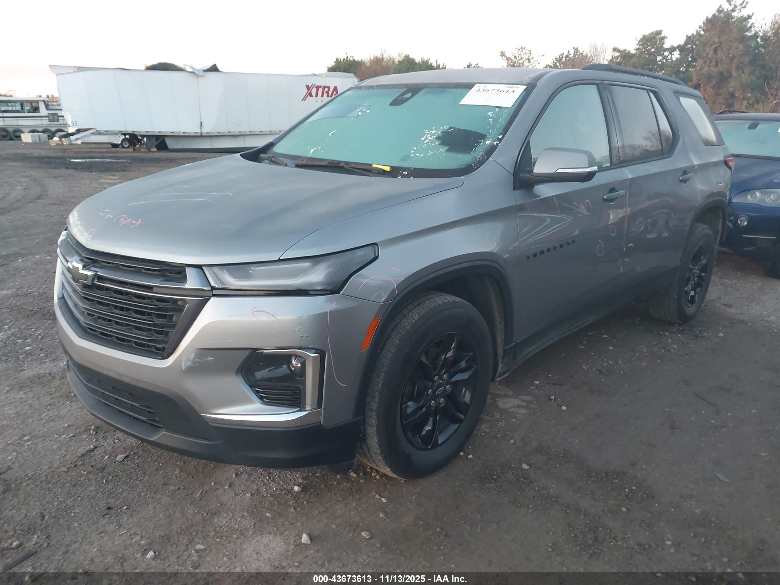 CHEVROLET TRAVERSE image 2